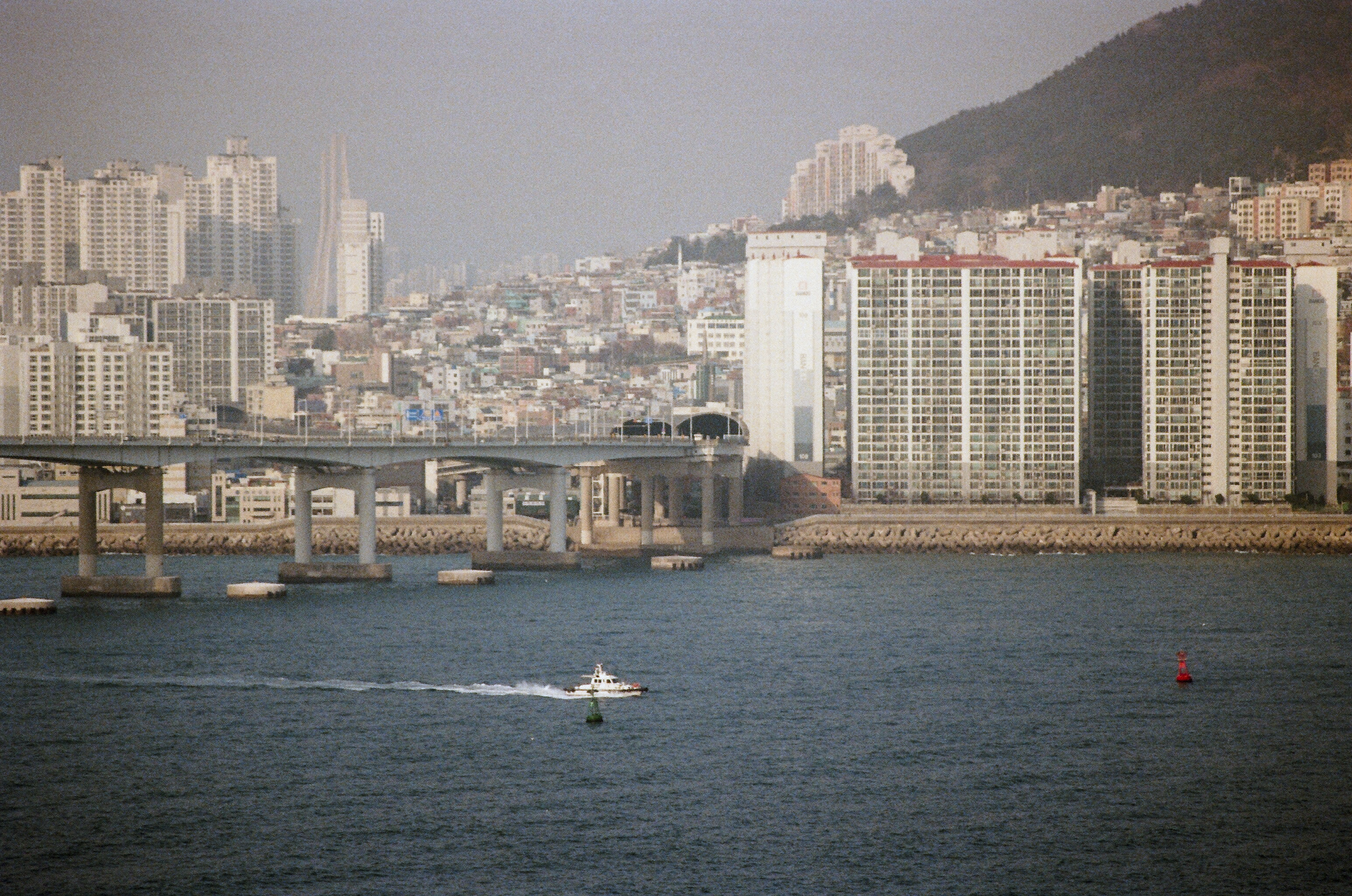busan cable cars daytime-52.png