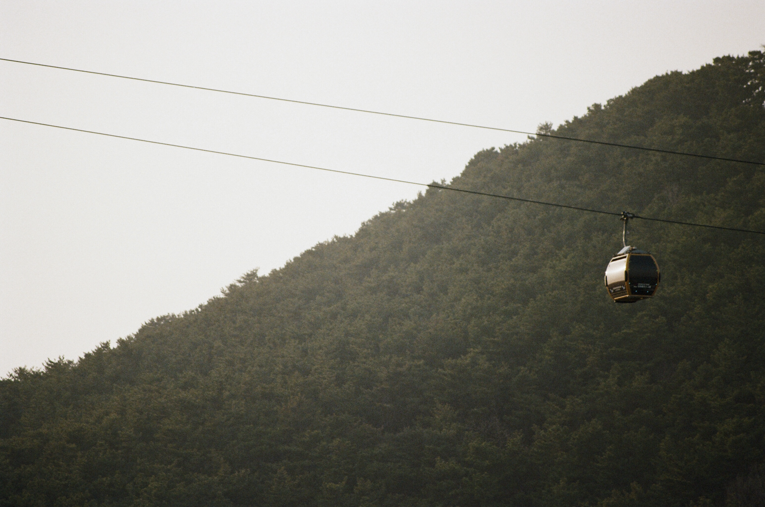 busan cable cars daytime-32.png