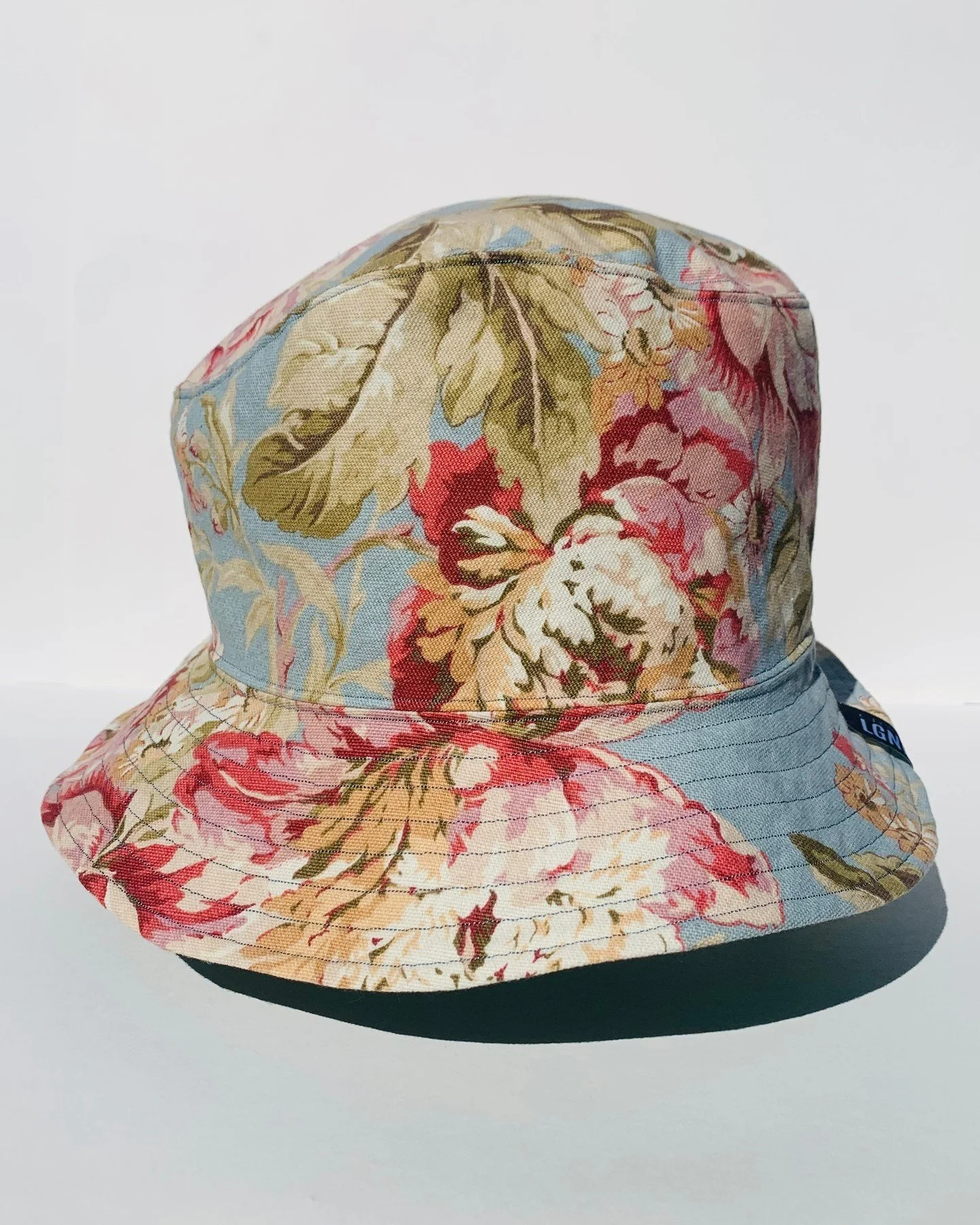 The sun is shining, it's a beautiful day! The perfect opportunity to wear this beauty. This is a linen shell with an adjustable silk lining. I created this hat as a reminder to myself that nothing else is more important than fully experiencing the he