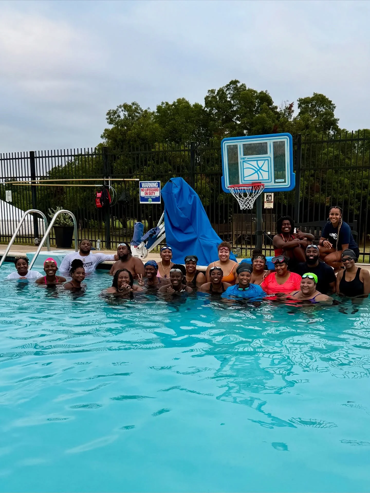 Dallas, you showed OUT 🙌🏾🌊 

Our very first session here had an incredible turnout, and we&rsquo;re beyond grateful. Huge shoutout to For Oak Cliff for opening their doors and allowing us to make it happen in their space 🖤

We can&rsquo;t wait to