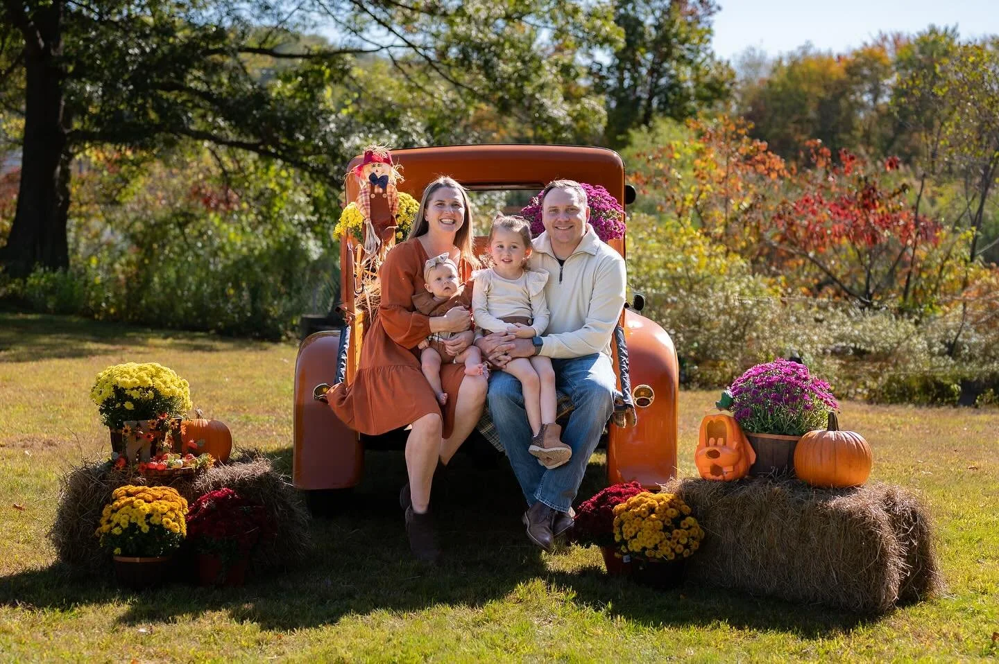Beautiful fall family portraits! Thanks Danielle and Zac 🧡