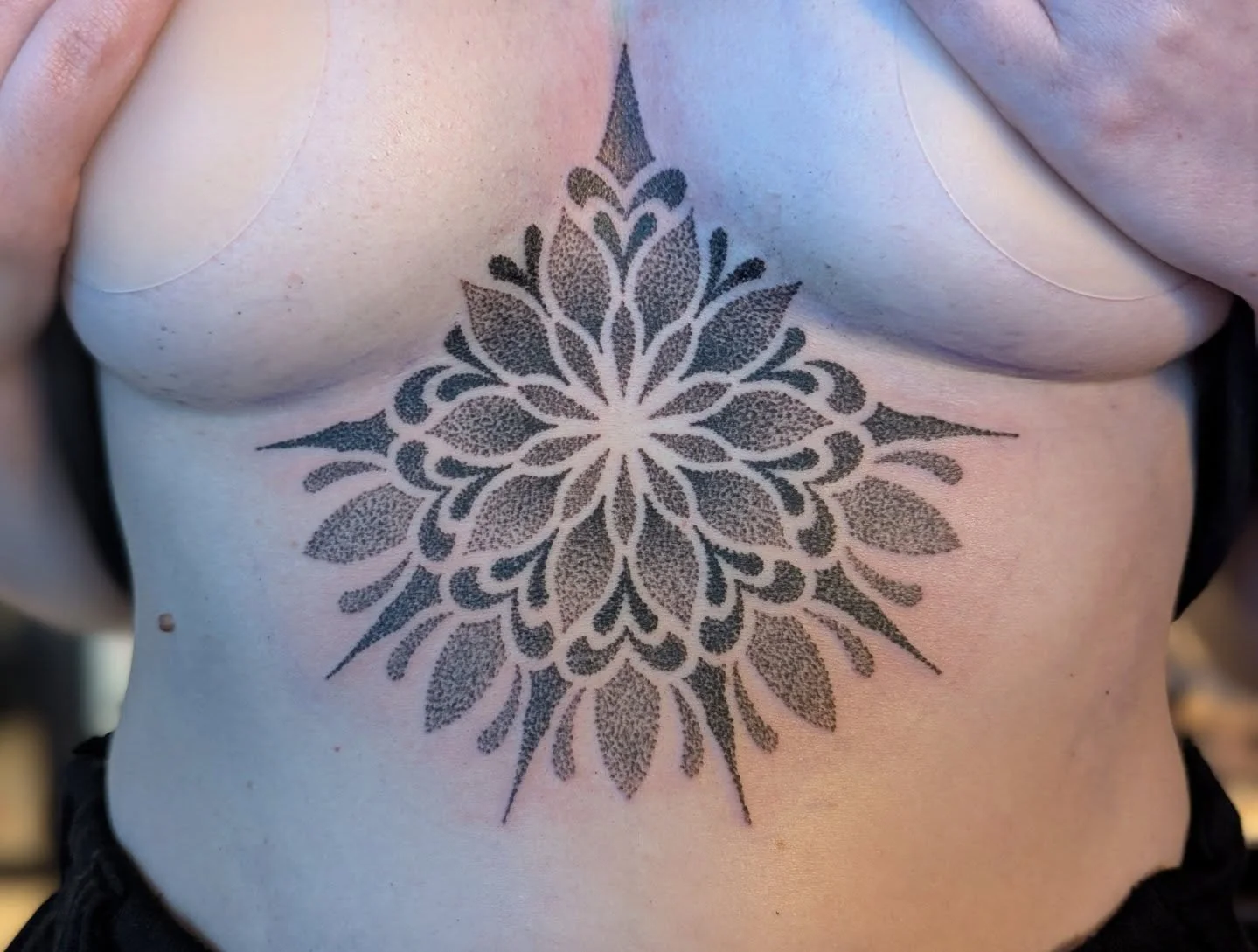 Sternum mandala for Jessie, thanks for sitting so well, you did great!
Tattooed at @moodybluetattooroom 

#chrisjonestattooer #moodybluetattooroom #dotworktattoo #mandalatattoo #sternumtattoo #geelongtattooartist #geelong #geelongtattoo