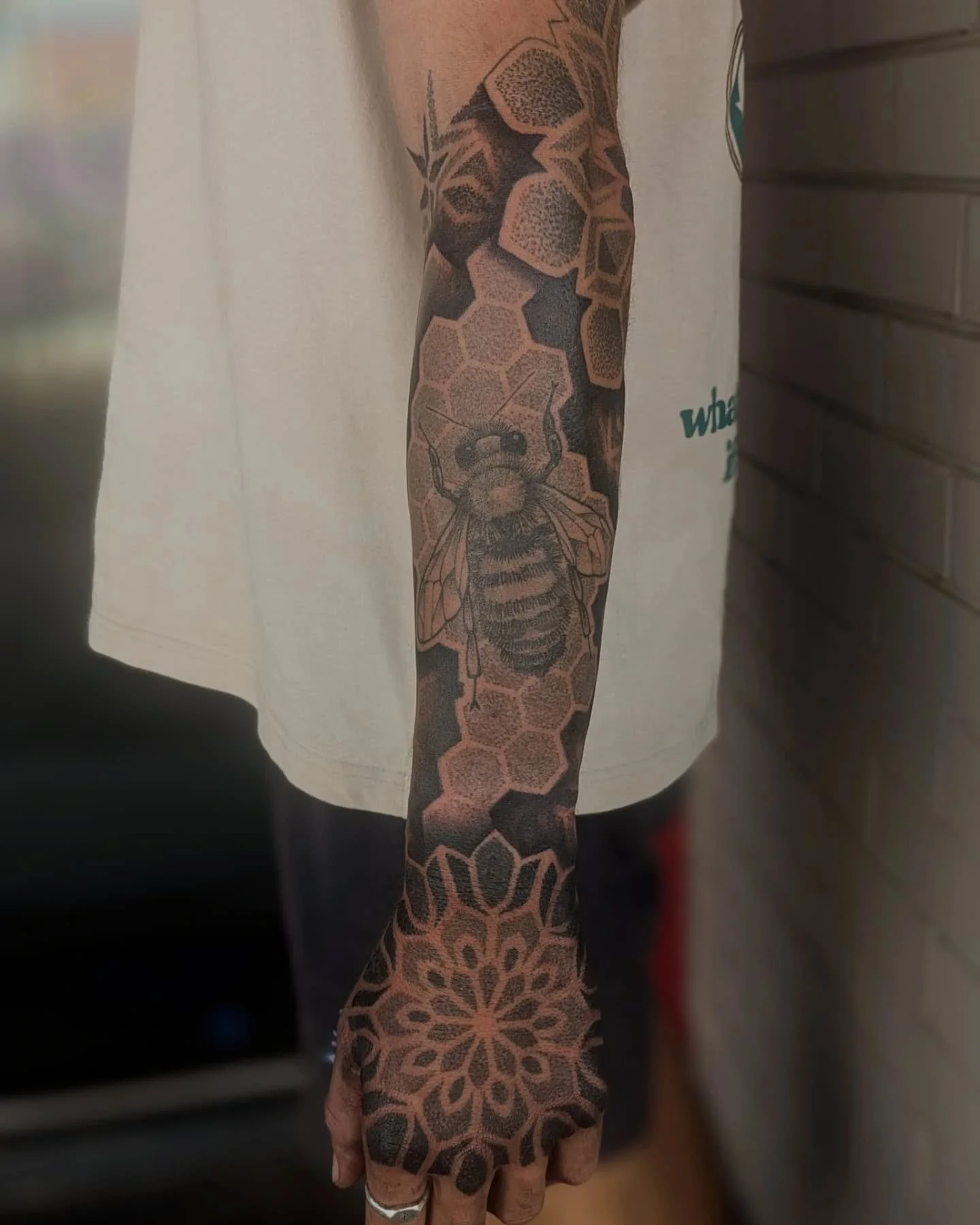 Finished up Aiden's half sleeve today, thanks heaps mate!
Tattooed at @moodybluetattooroom

#chrisjonestattooer #moodybluetattooroom #beetattoo #geelong #geelongtattoo #geelongtattooartist #geometrictattoo #dotworktattoo #mandalatattoo #patterntattoo