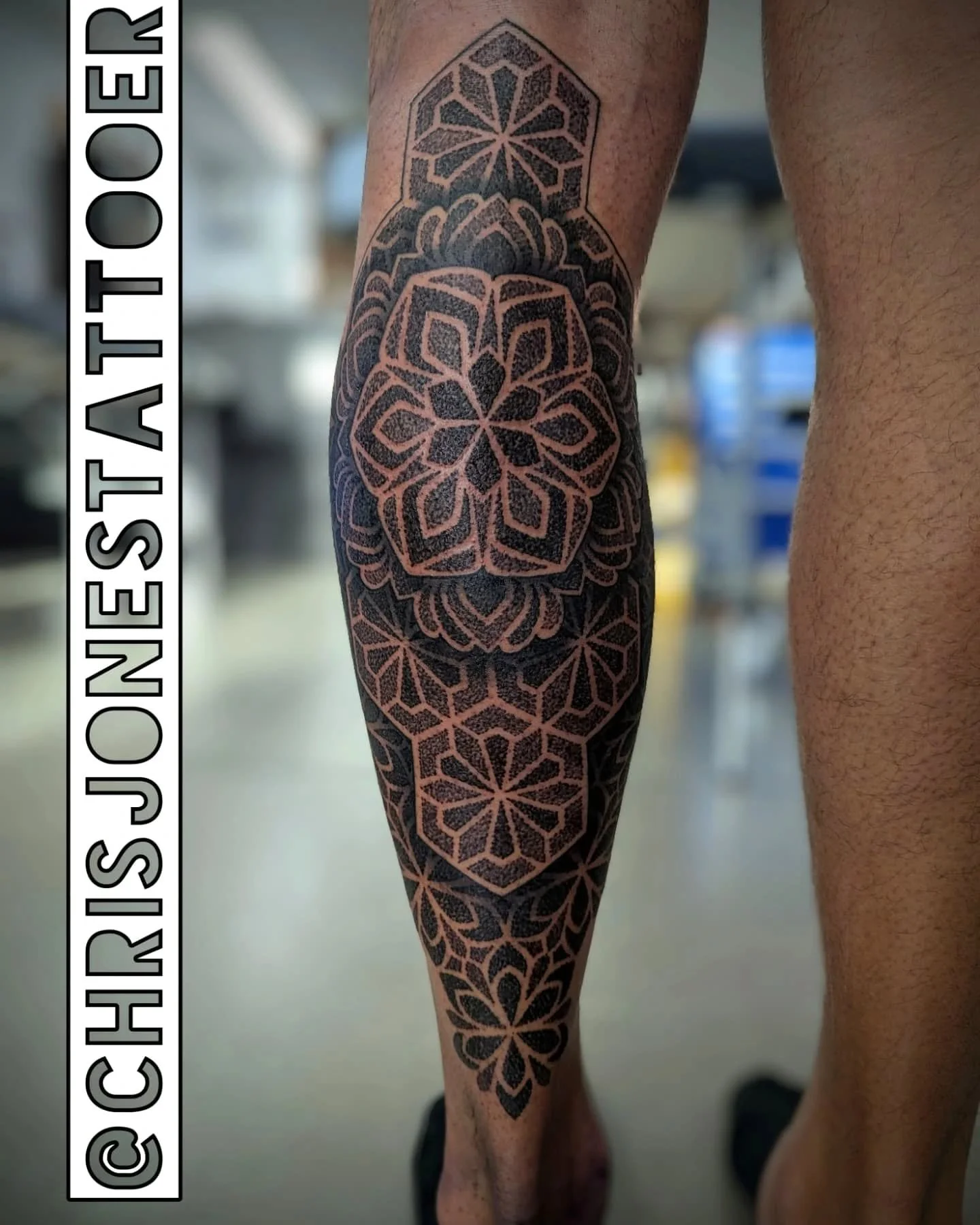 Books always open, DM to book.
Thanks for looking.

#chrisjonestattooer #moodybluetattooroom #geometrictattoo #dotworktattoo #patterntattoo #mandalatattoo #geelongtattoo #geelongtattooartist #geelong