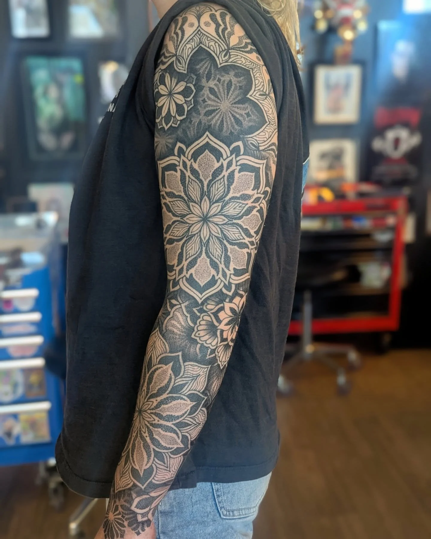 Completed mandala and pattern sleeve for Kyla, thank you mate!
Tattooed at @moodybluetattooroom 

#geelongtattooartist #mandalatattoogeelong #geelongtattoo #geelong #tattoosgeelong