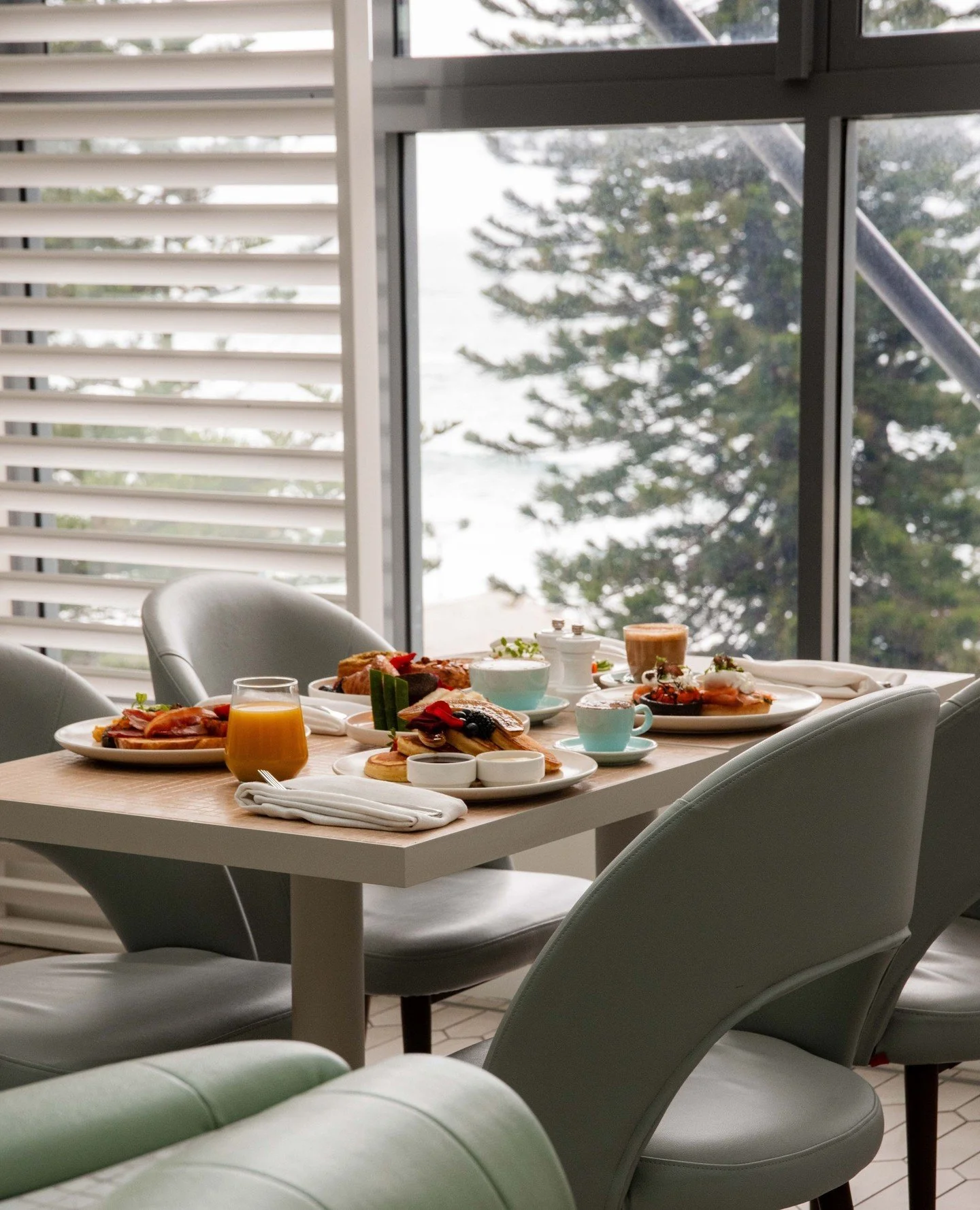 Ease into the morning at Shutters with a breakfast spread made for long, easy starts. Enjoy our buffet offering or order from the &agrave; la carte menu, from 6:30am daily.⁠
⁠
@intercontinentalcoogeebeach⁠
⁠
#ShuttersCoogee #CoogeeDining #CoogeeBeach