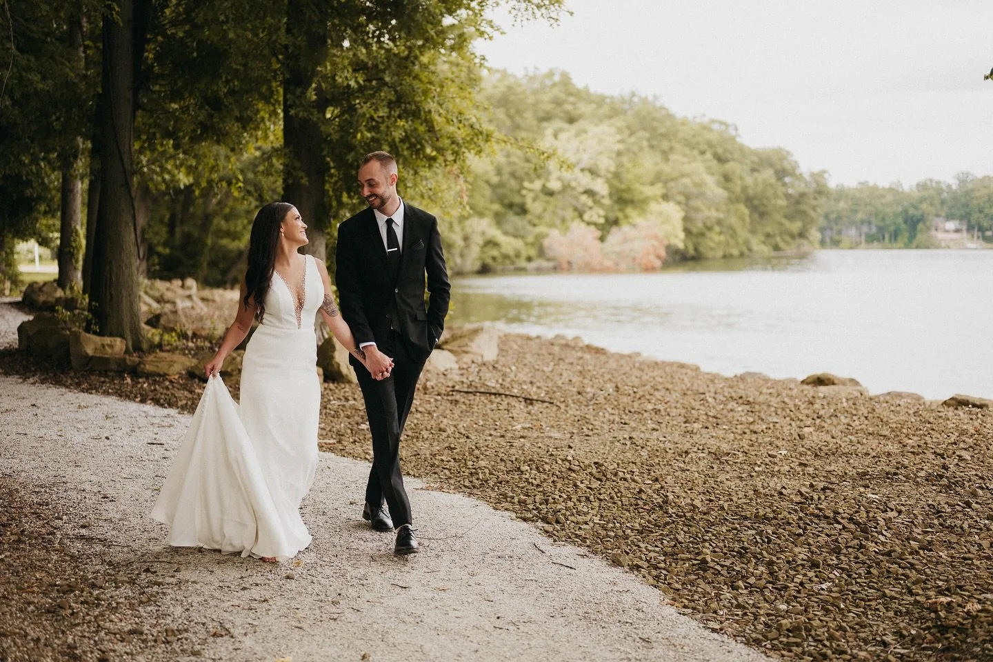 Few favorites from this @tudorhouseatmasonscove wedding. Every time I shoot here it just keeps getting better and better 🤍🤍🤌🏻