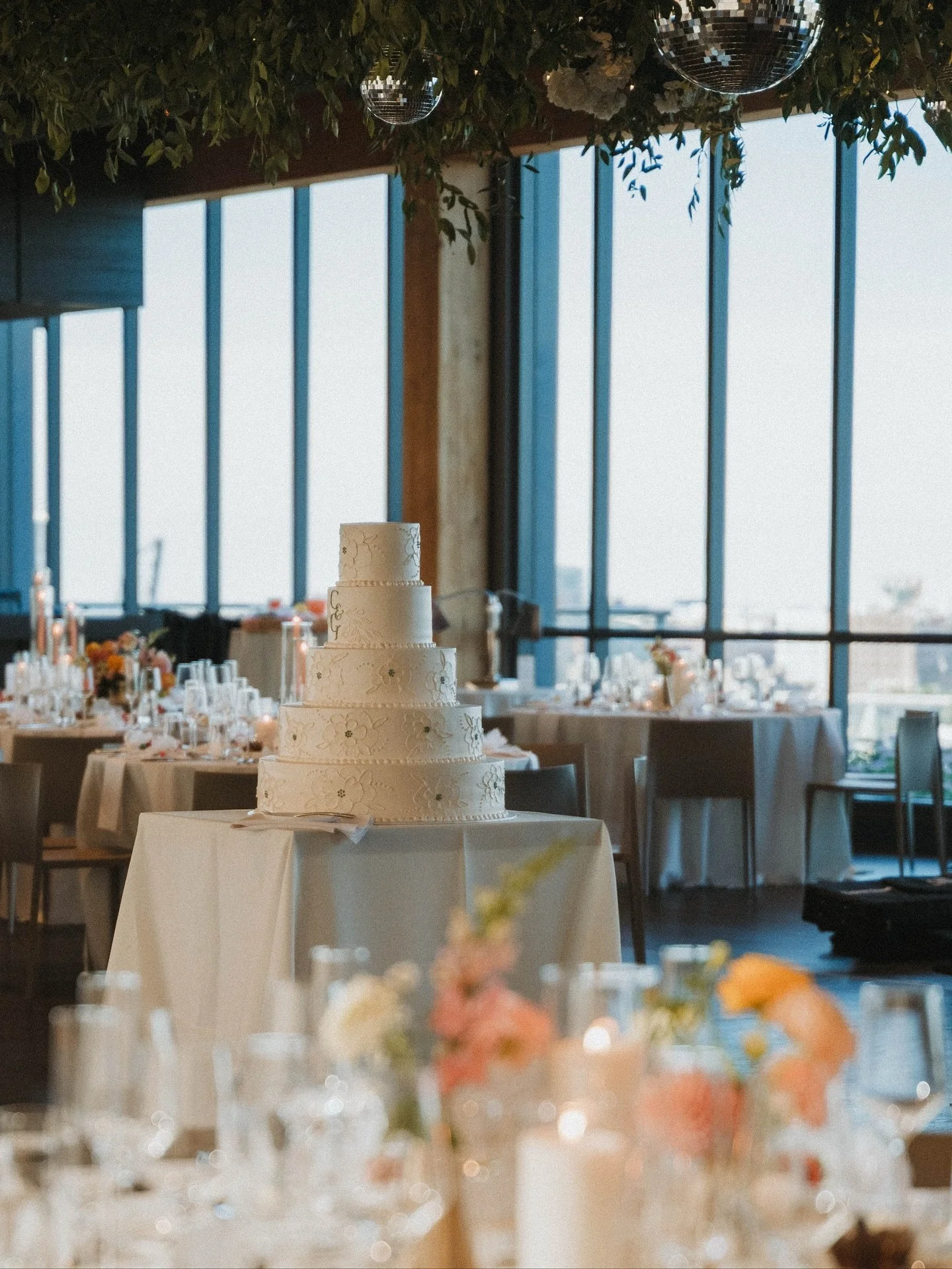 10/10 recommend doing a reveal with your reception space! First time shooting at Truss and absolutely blown away! 👏🏻👏🏻👏🏻 

Loved second shooting for Amanda Celis Photography for this one! An absolute blast!