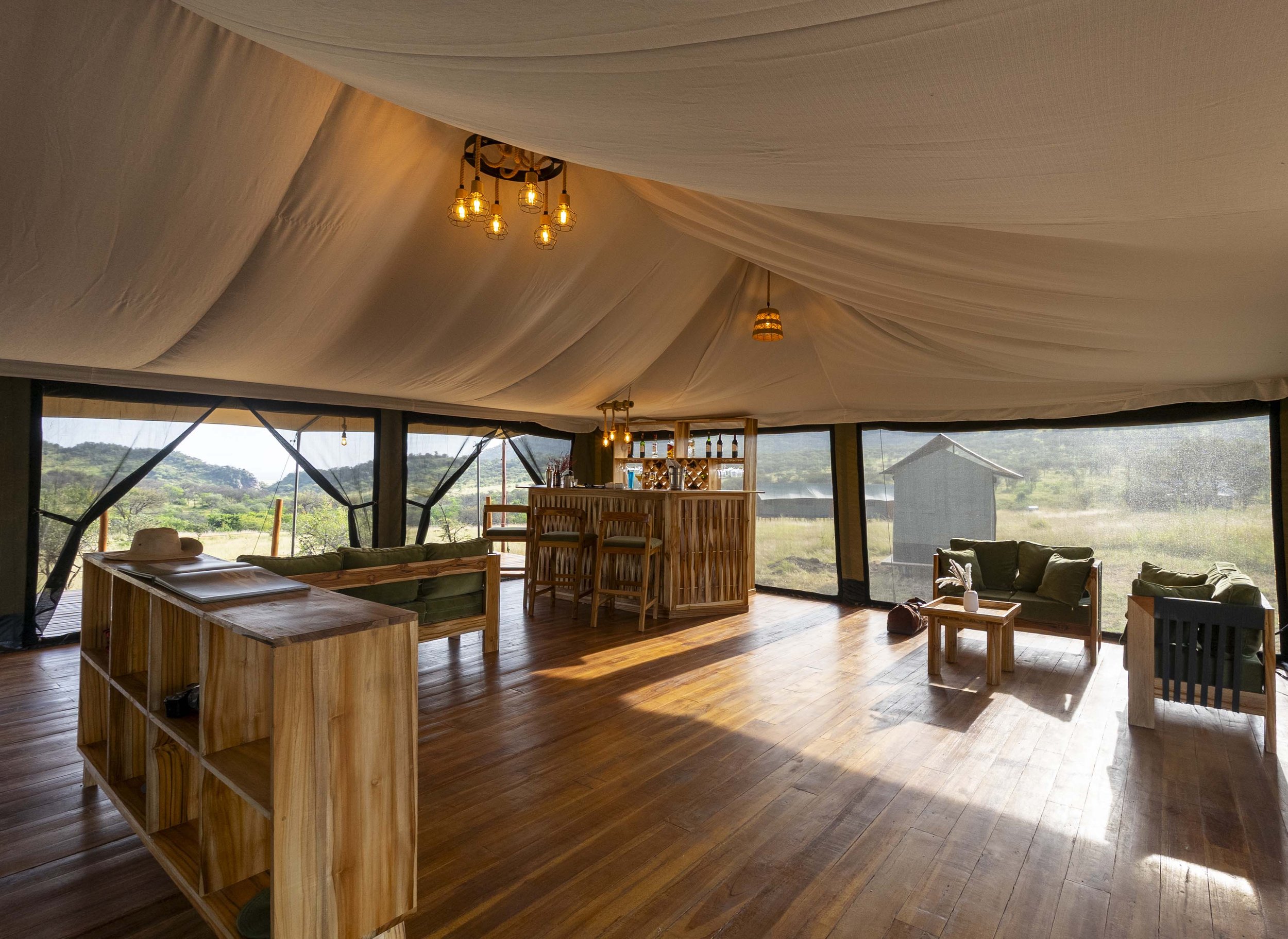 Bar & Lounge-20.jpg