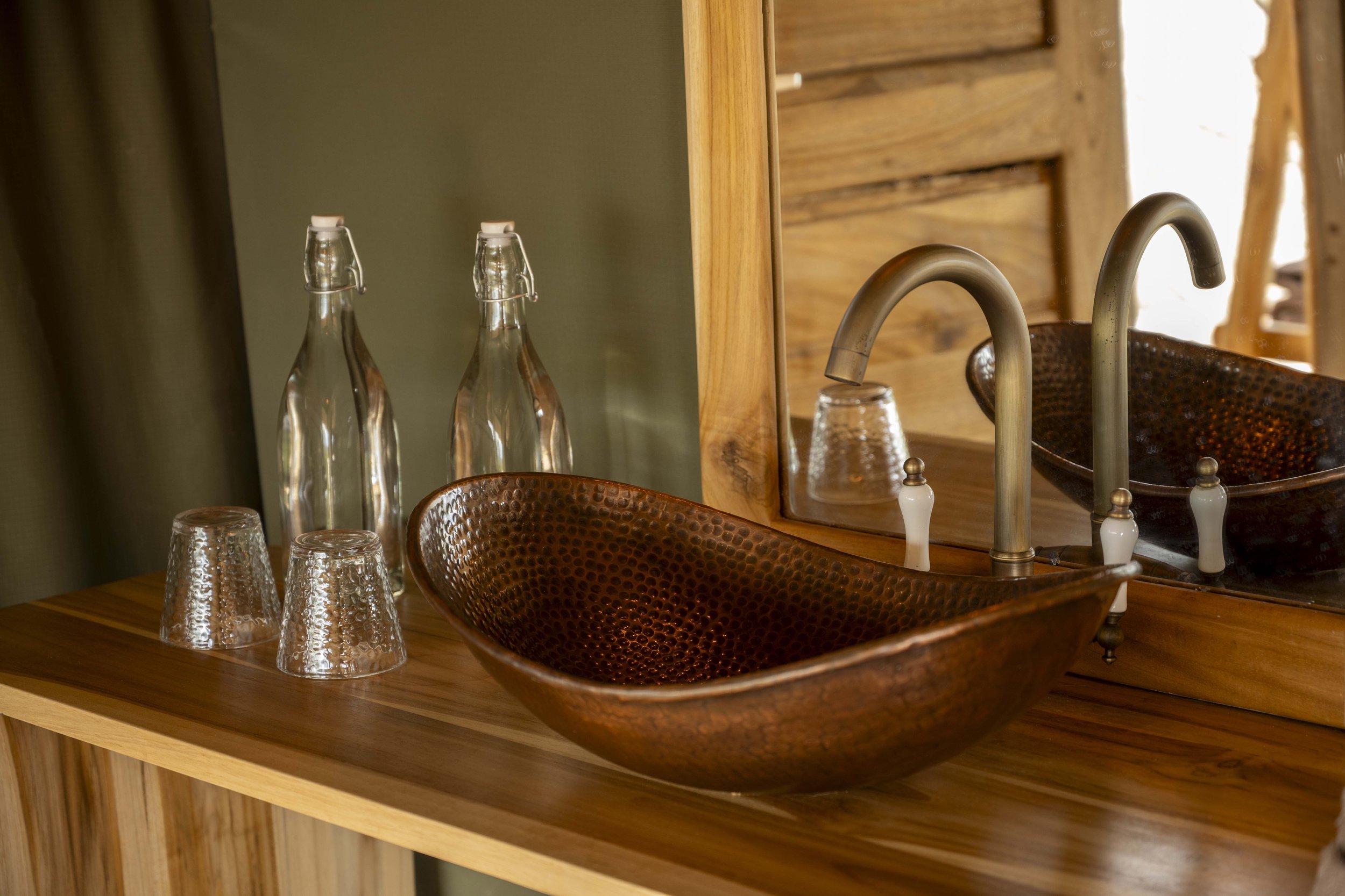 24. En-Suite Washbasin and Vanity Area.jpg