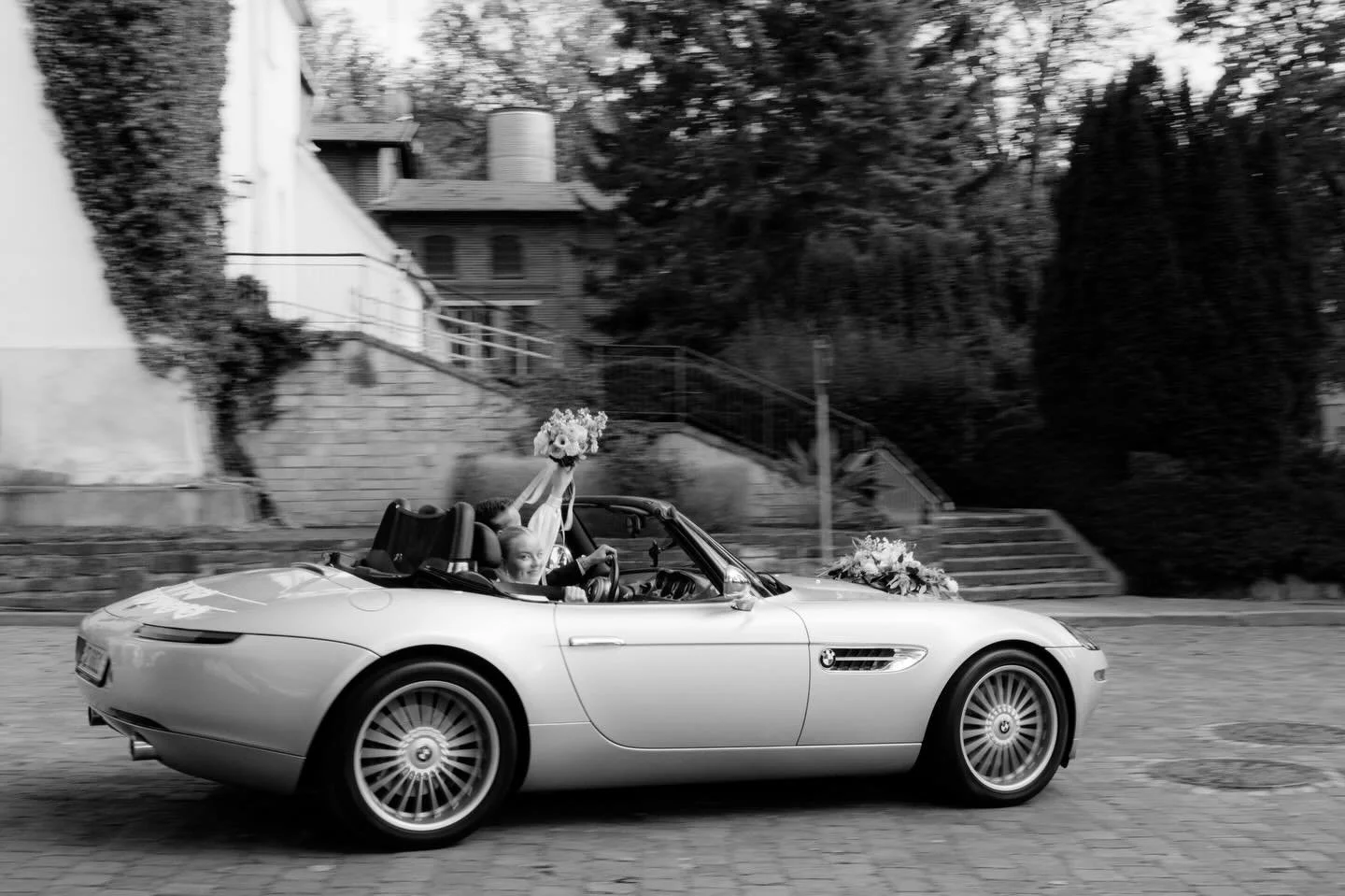 Welcoming the new year with the horsepower it deserves. Designed, planned, driven.

________________________________________________

Photography @zeitfuerliebe_foto.film 
Wedding planner @mariemaeversweddings 
Bouquet @sayyes.flowers 
Bride &amp; Gr