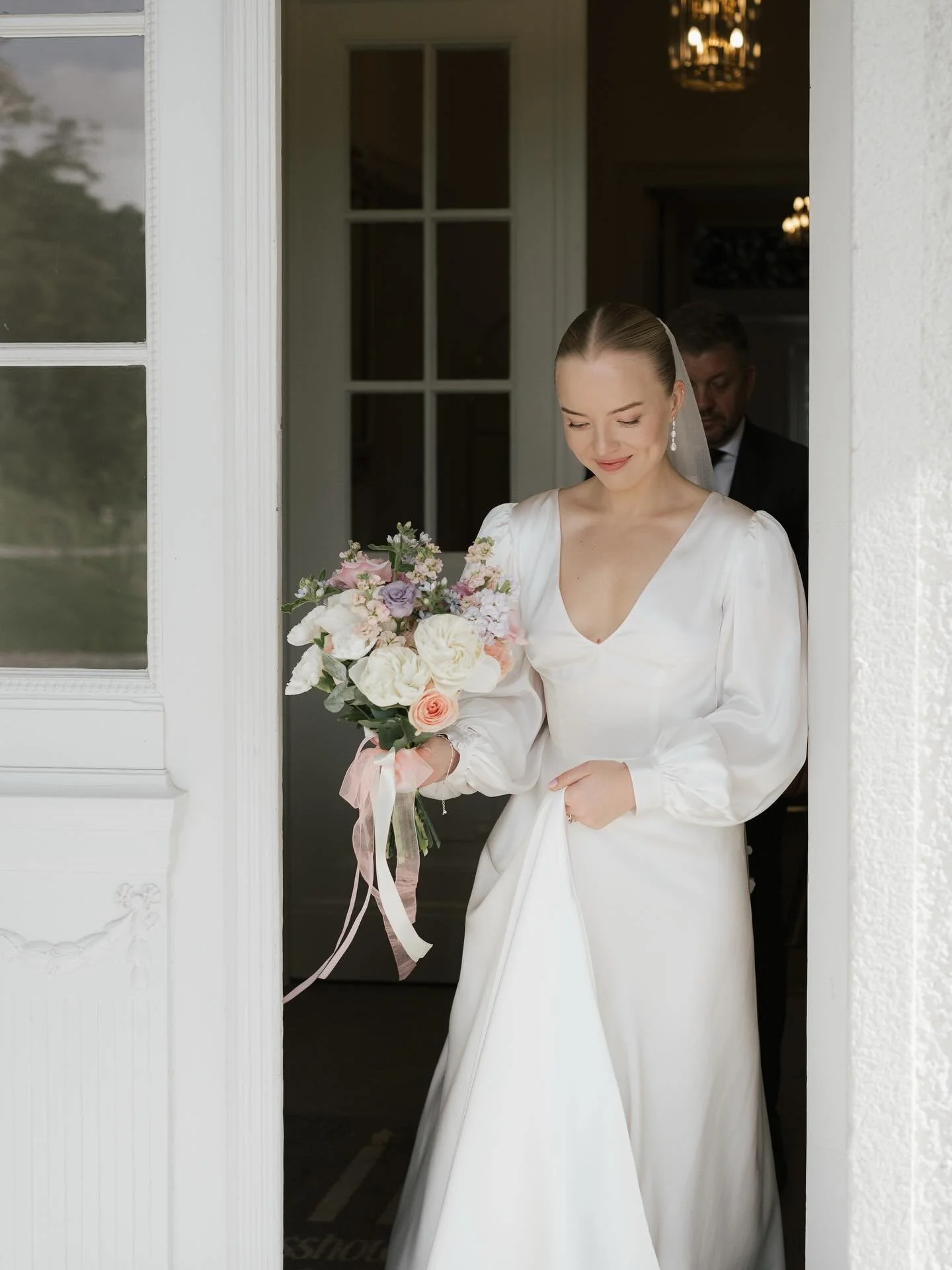 It&rsquo;s not only you who has been dreaming about this day forever. Somewhere in the back there&rsquo;s a dad who pictured this very moment in the firsts seconds he held you in his arms, long before you even knew what love would feel like. Even if 