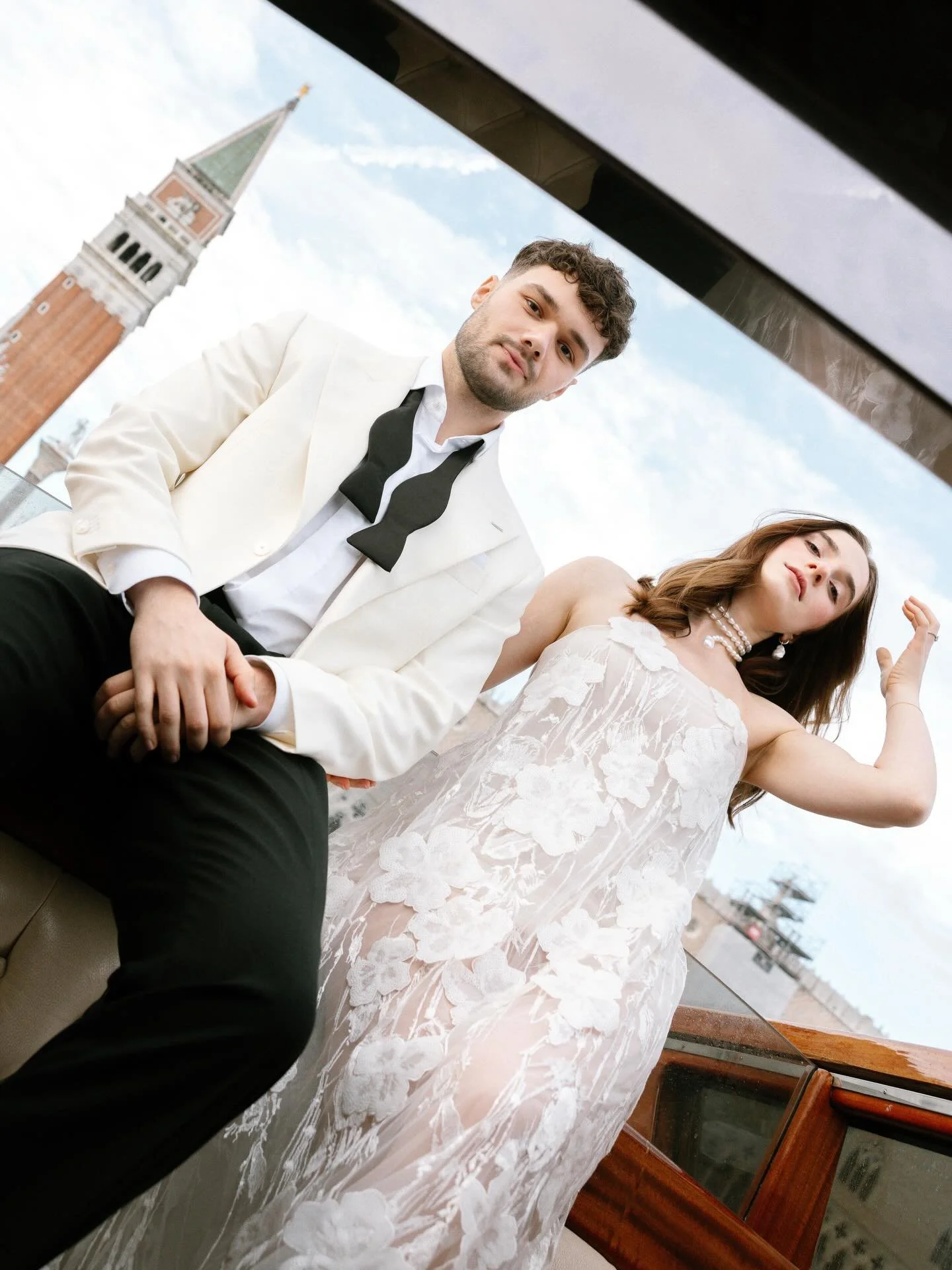 Spring is for lovers in Venice.
Or autumn.
Or actually, No. Venice is for lovers. Every day and forever.

Book the flight.
You&rsquo;ll get it 🤞🏼✨

________________________________________________

Photography @sayyes_saycheese
Wedding Planner @mar