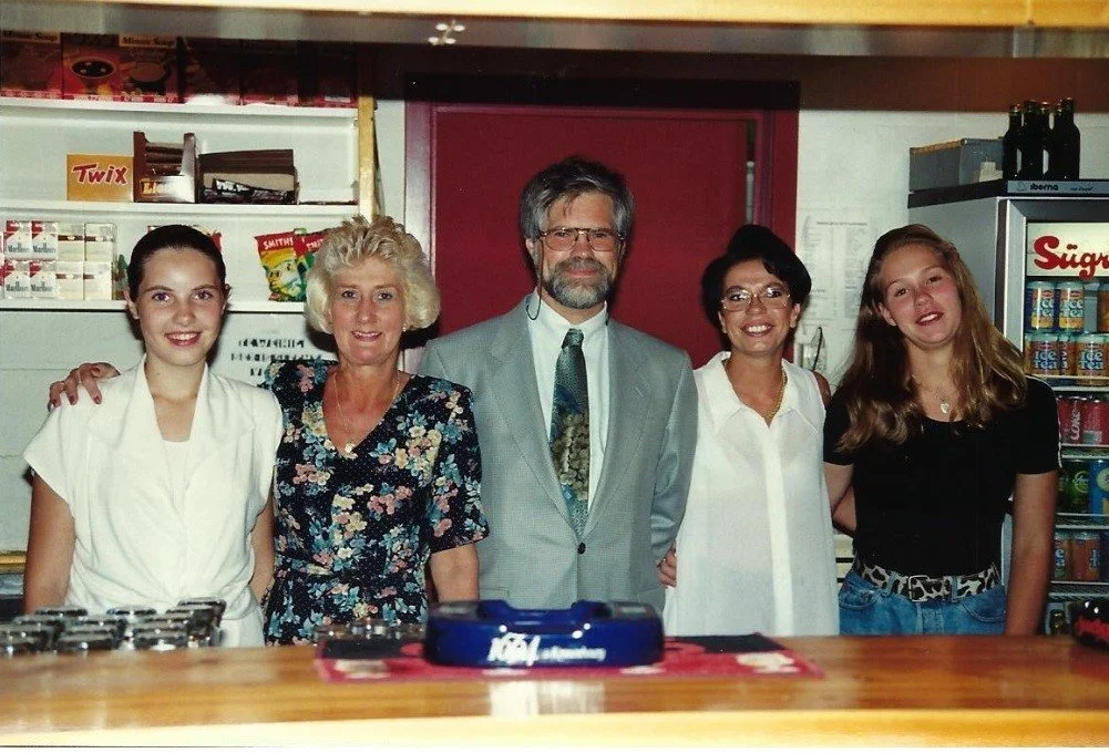 82. 1994 Tornooi bar.jpg