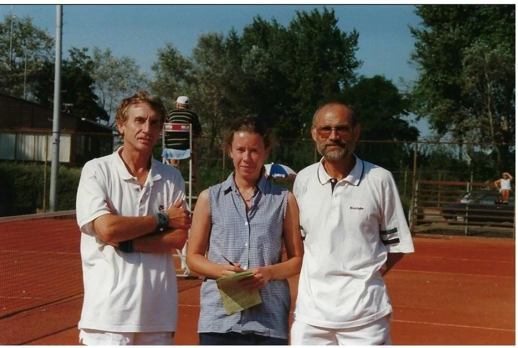 123. 1997 V2.jpg