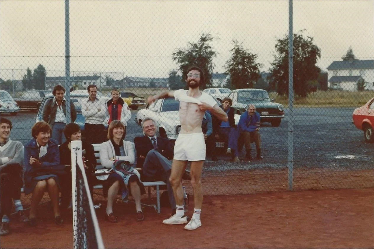 4. 1977 - Clubkampioen A Brosteaux (1e striptease in de club).jpg