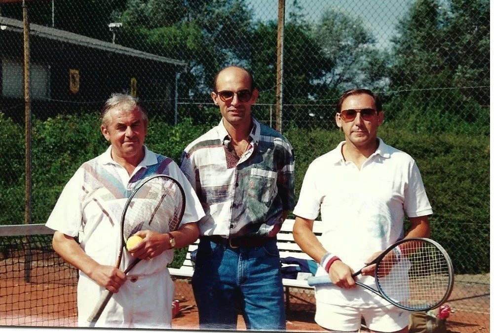83. 1994 V2.jpg