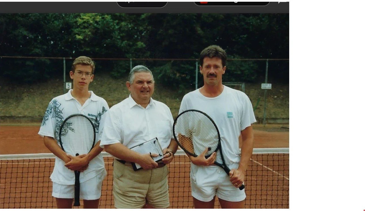 93. 1995 H3.jpg