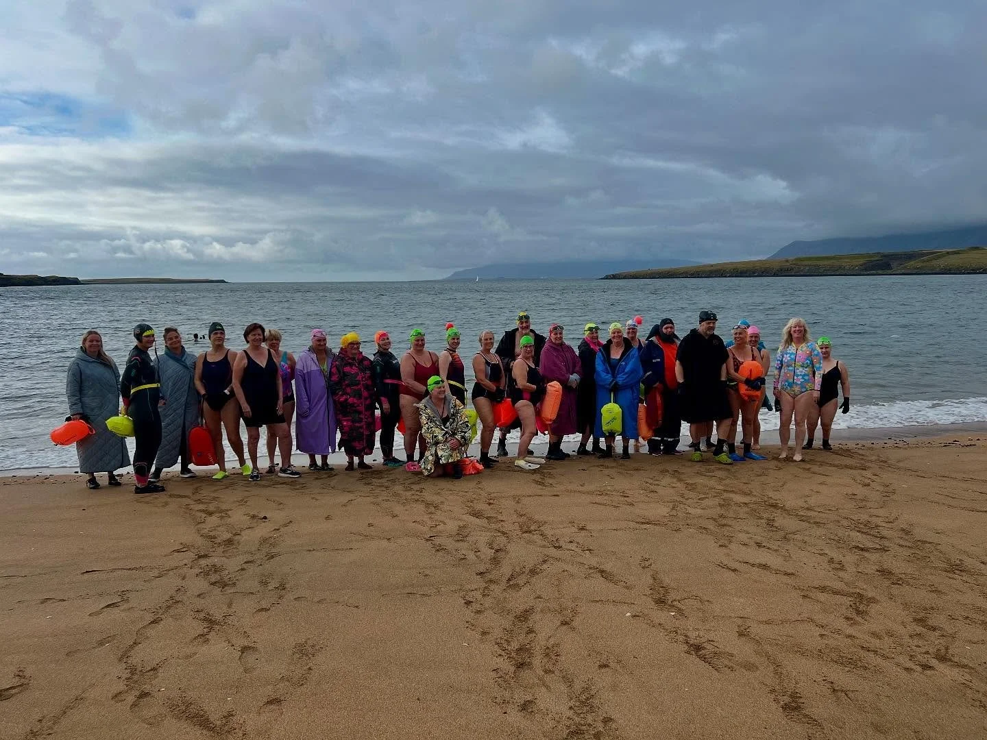 SJÓR - Sund og sjóbaðsfélag Reykjavíkur stóð fyrir viðburðinum Synt á nýjum stöðum í Gufunesinu í gær og af því tilefni stóð Kr&iacu