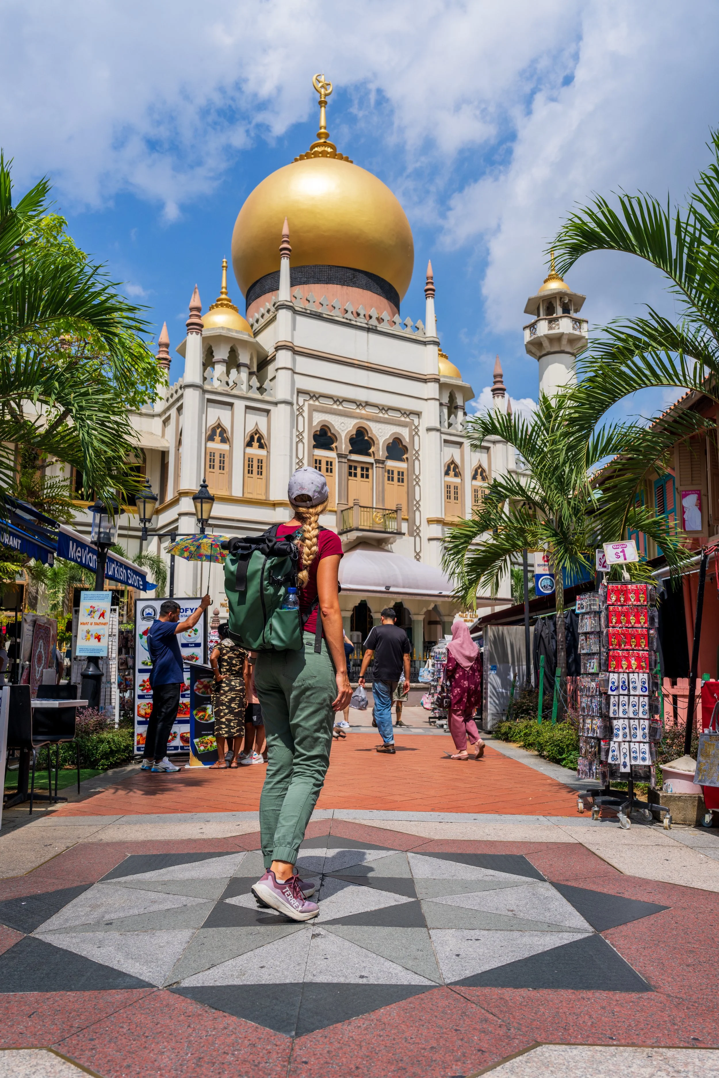 Dômes dorés de la mosquée du Sultan dans le quartier de Kampong Glam à Singapour