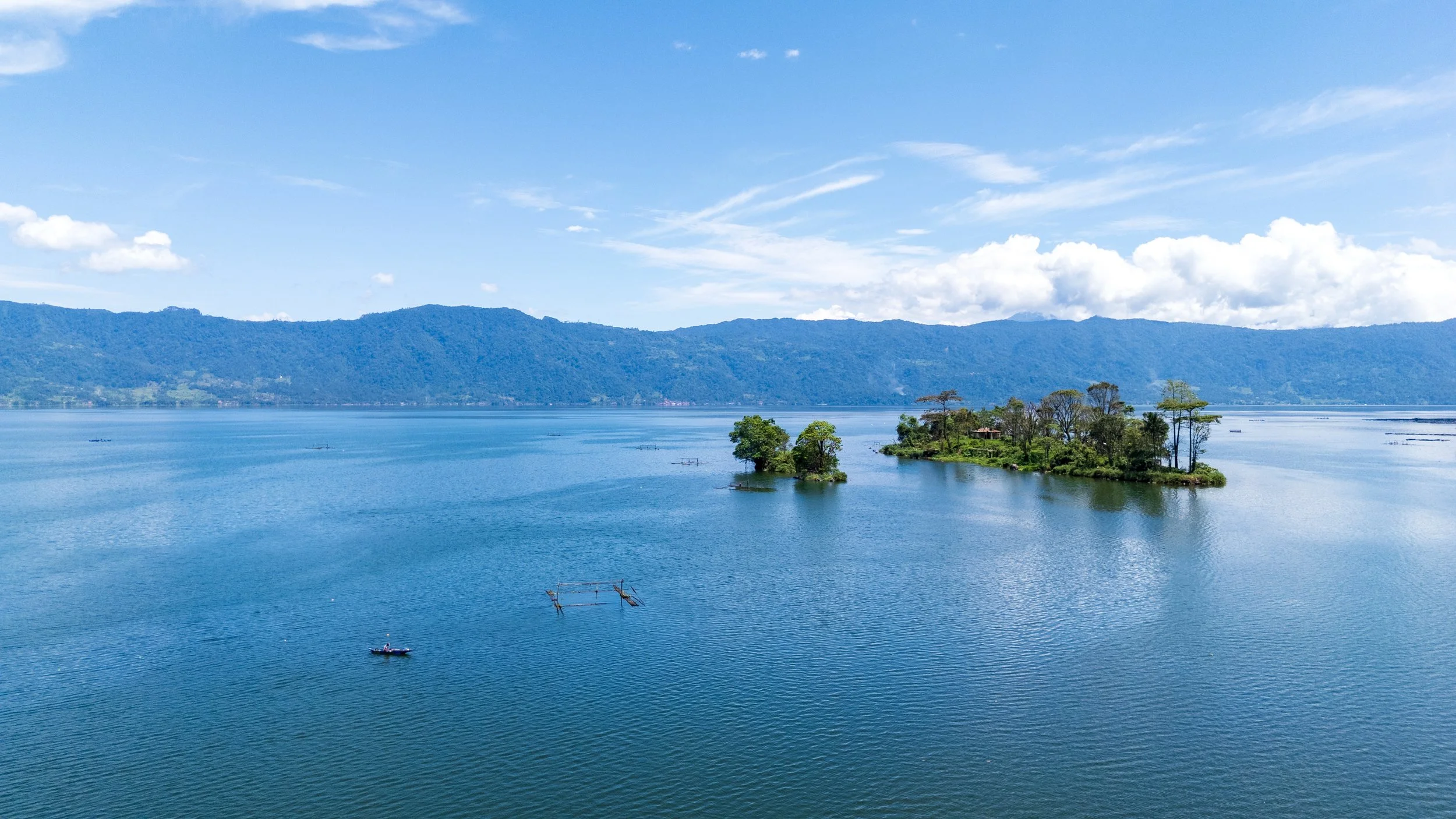 Panorama du lac Maninjau depuis le belvédère de Puncak Lawang