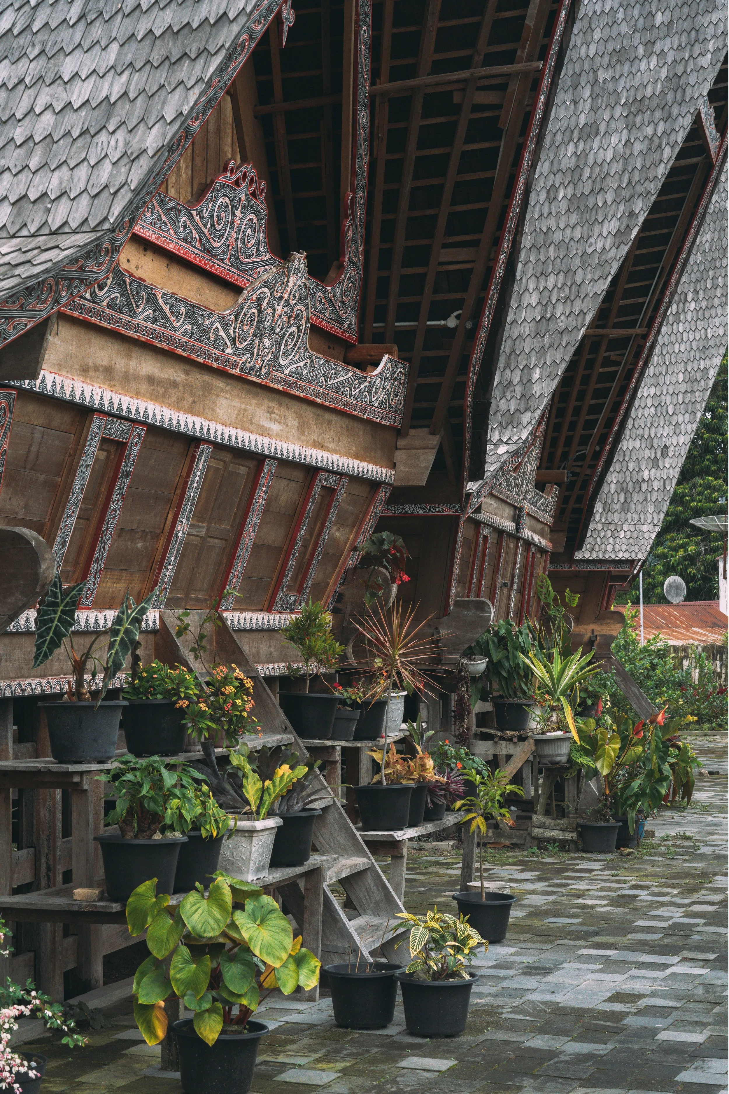 Détail sculpté d'une maison traditionnelle batak à Ambarita au lac Toba