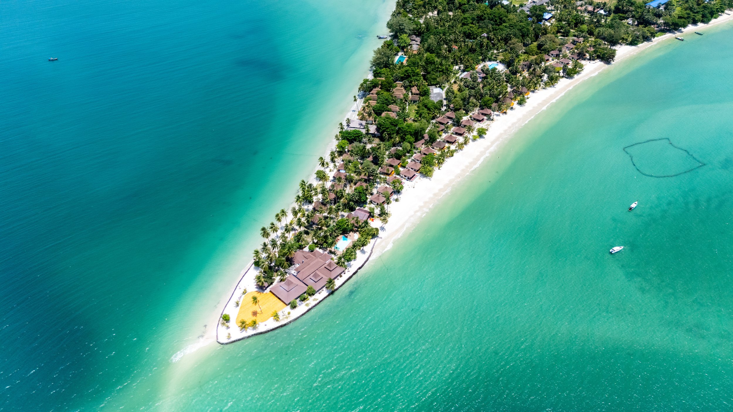 Banc de sable blanc et eaux turquoise de Koh Kradan près de Koh Mook