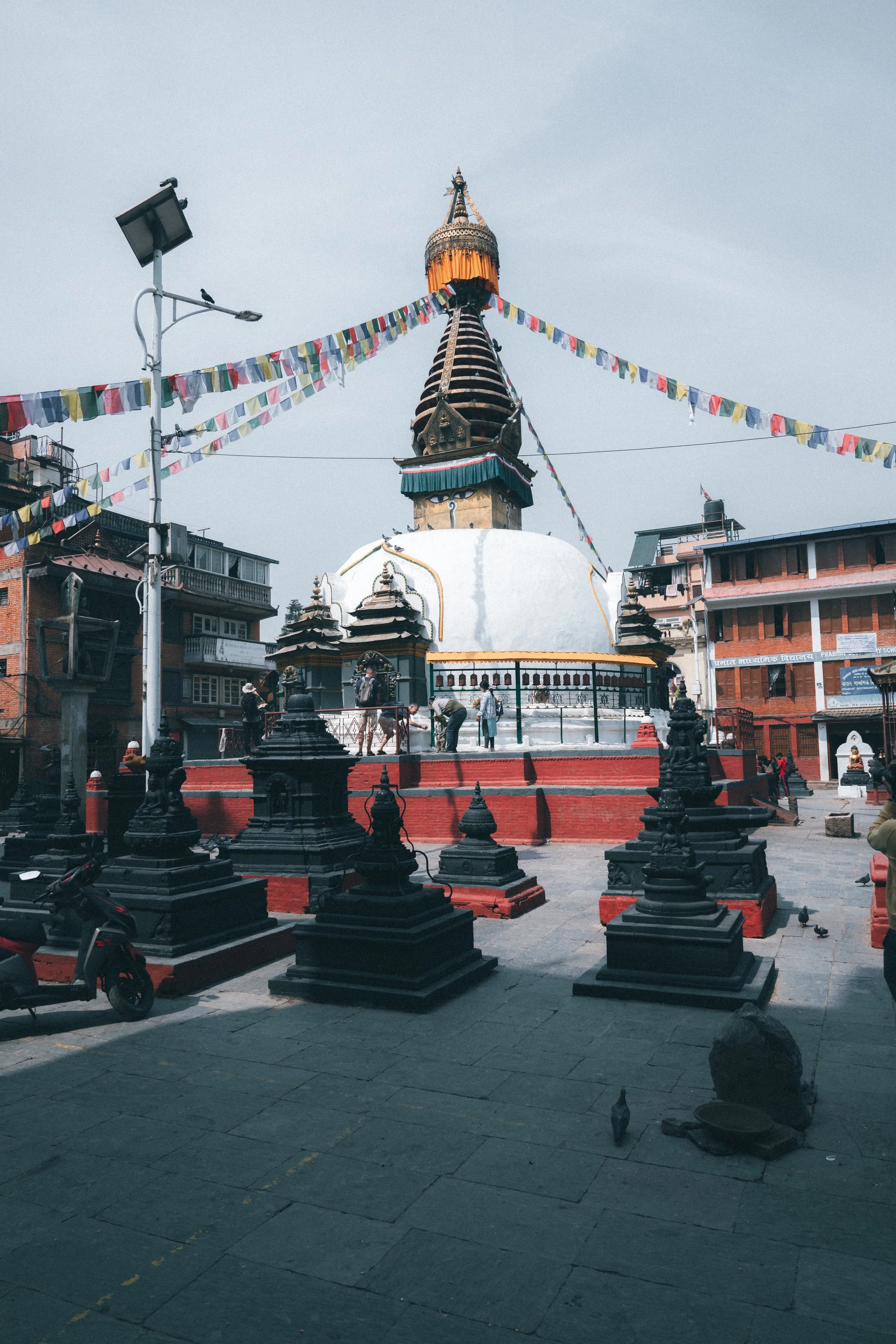 Stupa de Swayambhunath orné de drapeaux de prière à Katmandou