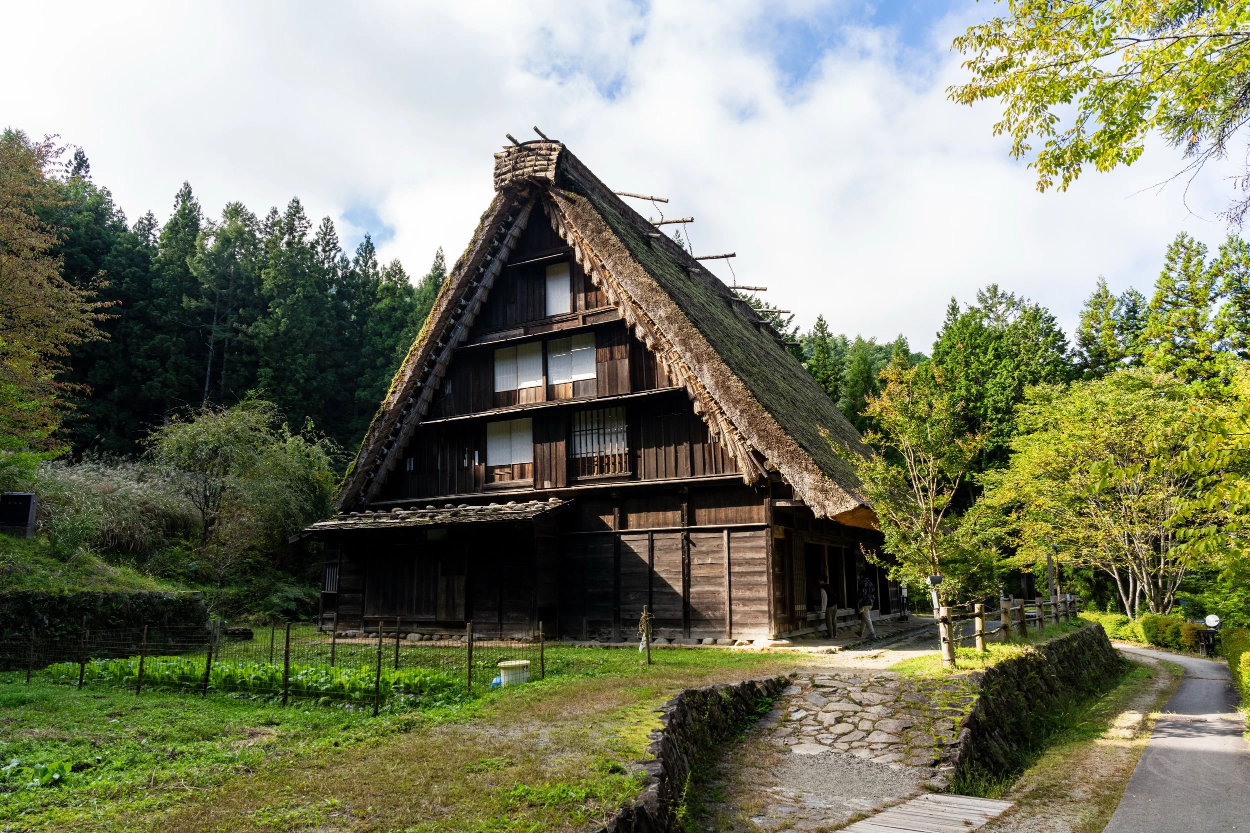 Maison au toit de chaume gassho-zukuri du village folklorique de Hida à Takayama