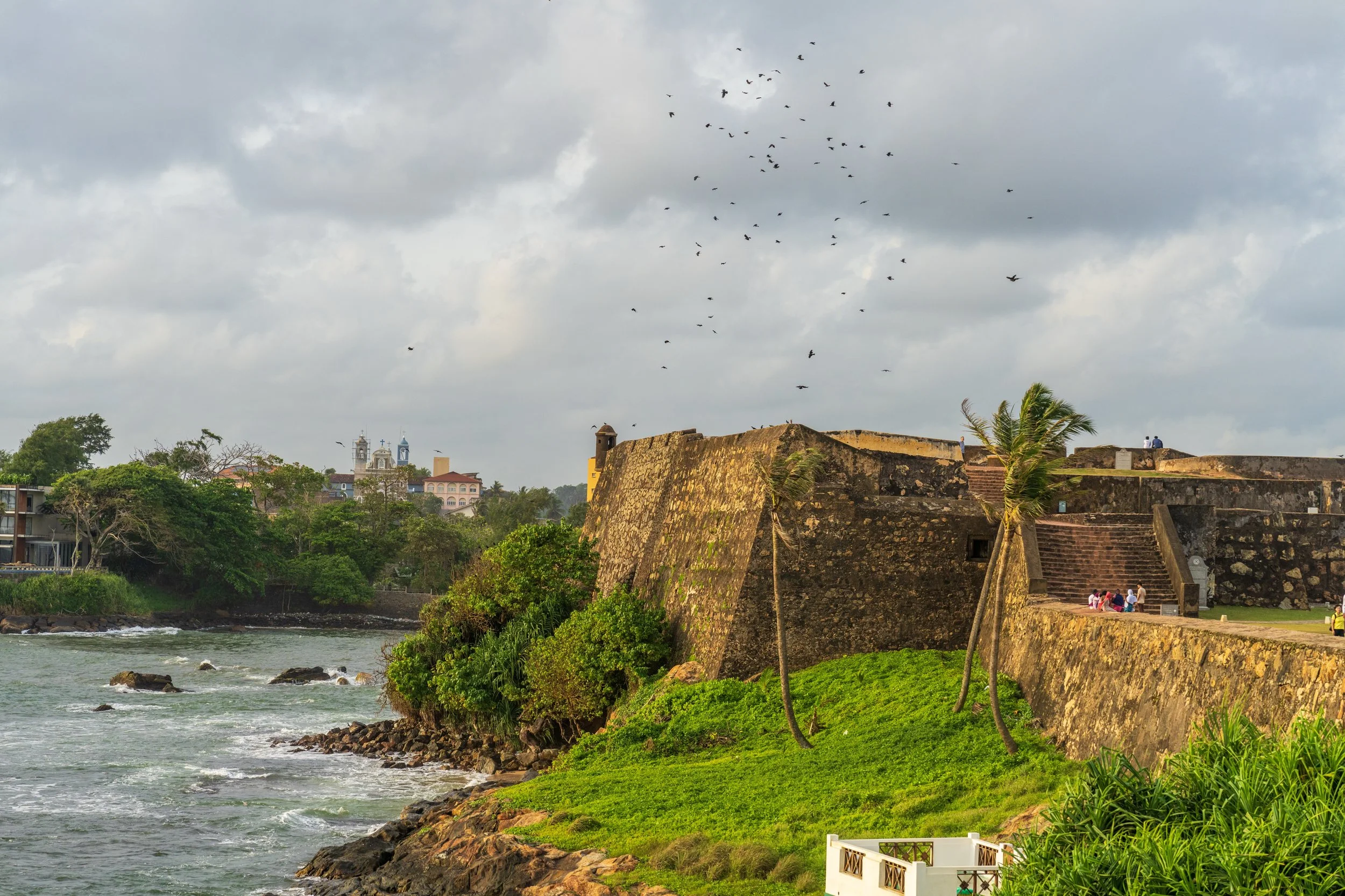 Remparts et bastions du fort de Galle face à l'océan Indien au Sri Lanka