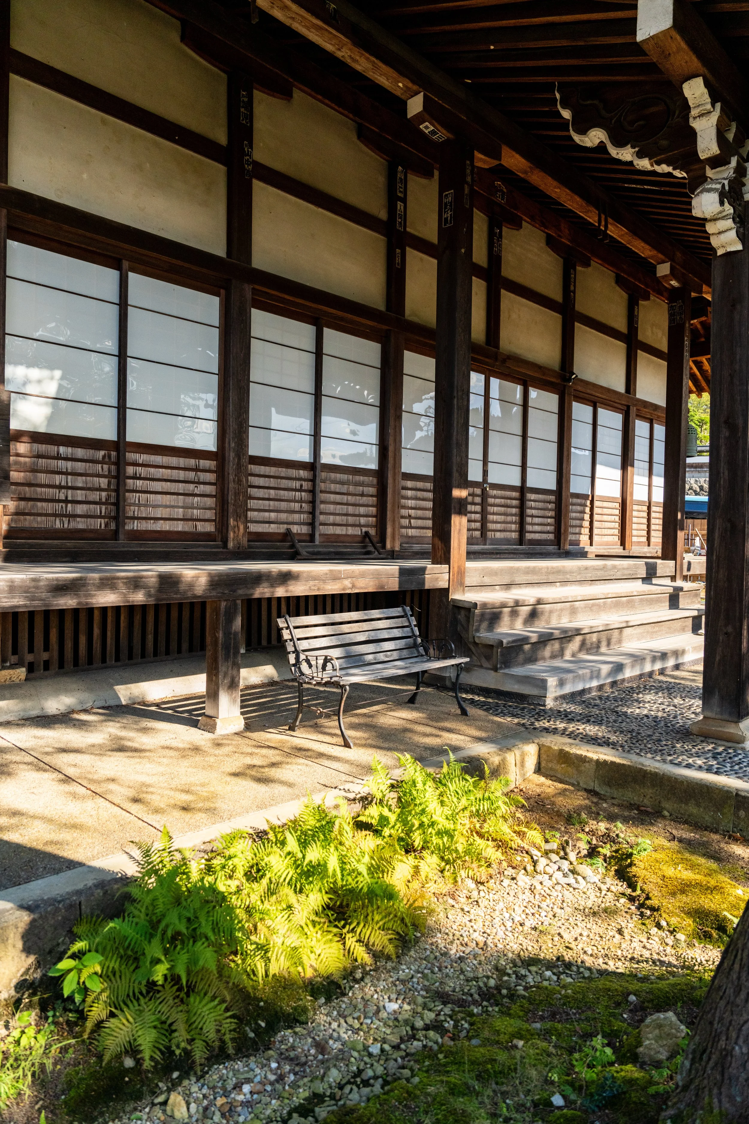 Véranda en bois et cloisons shoji d'un temple de Takayama