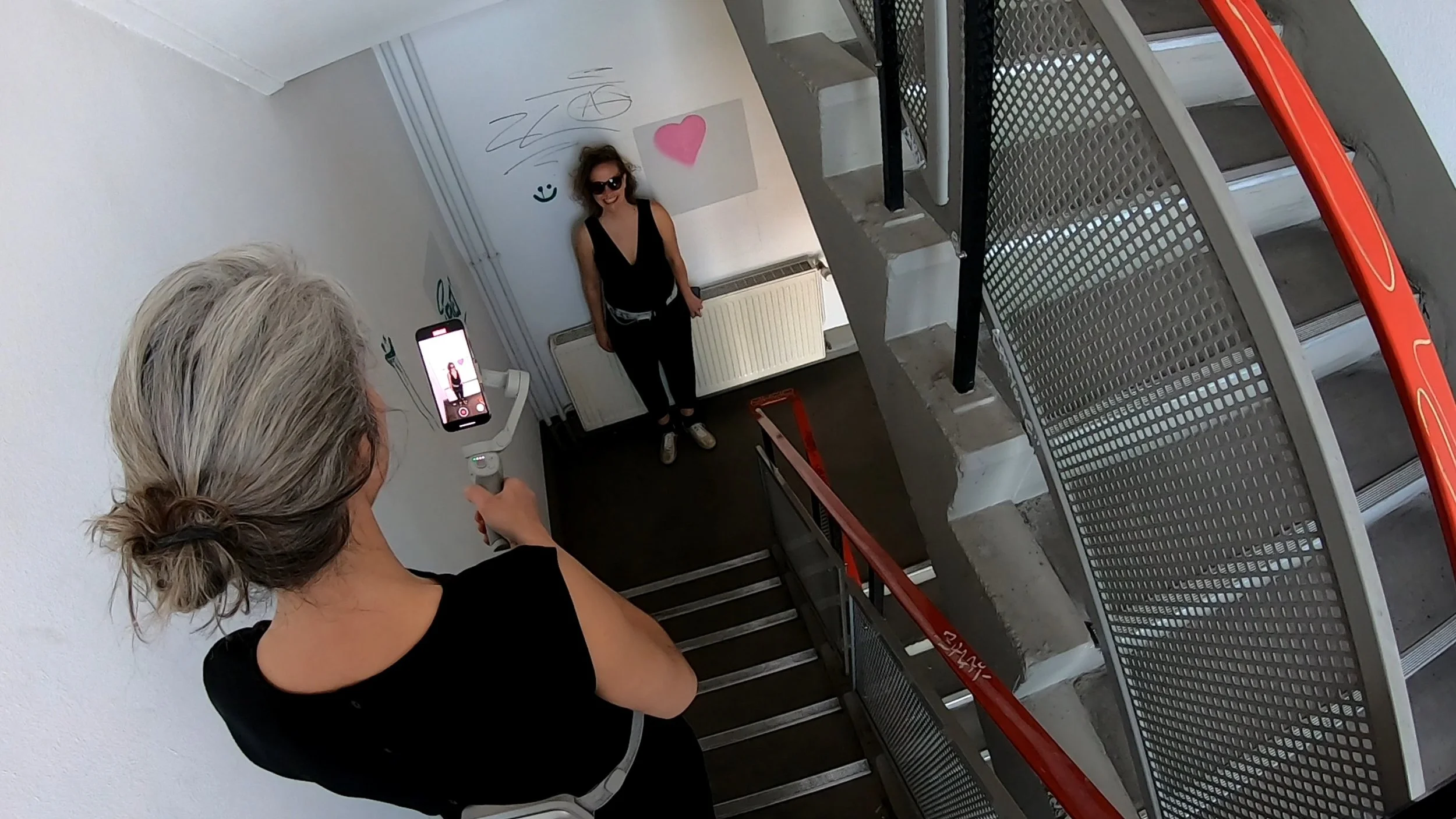 Experiment with a haptic belt transmitting visual information between participants as tactile sensations.