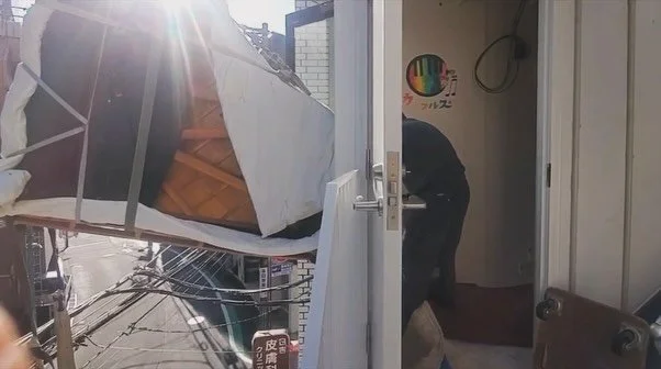 ピアノが運ばれた日🏗️🎹
日吉商店街をお騒がせクレーン🏗️🎹

ピアノはお世話になっている調律師さんからお譲りいただき、中身を新品同様ピッカピカにしてもらいました✨

鍵盤が外れている状態、私も初めて見て驚き😳
無事搬入されて嬉しい、これからよろしく🎹