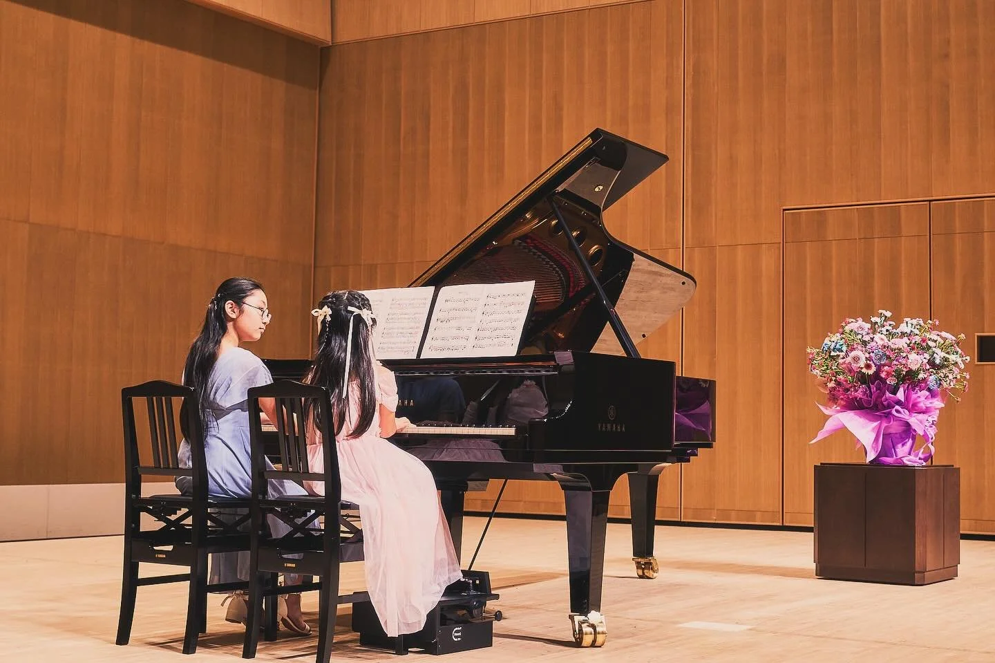 #姉妹連弾

性格が全然違う2人だけど
何が起きても2人だから大丈夫
絆が見える演奏でした

連弾ステージでも成長が爆発

#カラフルズ
#ピアノ教室カラフルズ
#ピアノの発表会
#ピアノ連弾
#日吉駅ピアノ教室
#日吉駅
#体験レッスン受付中
#こどものピアノ教室