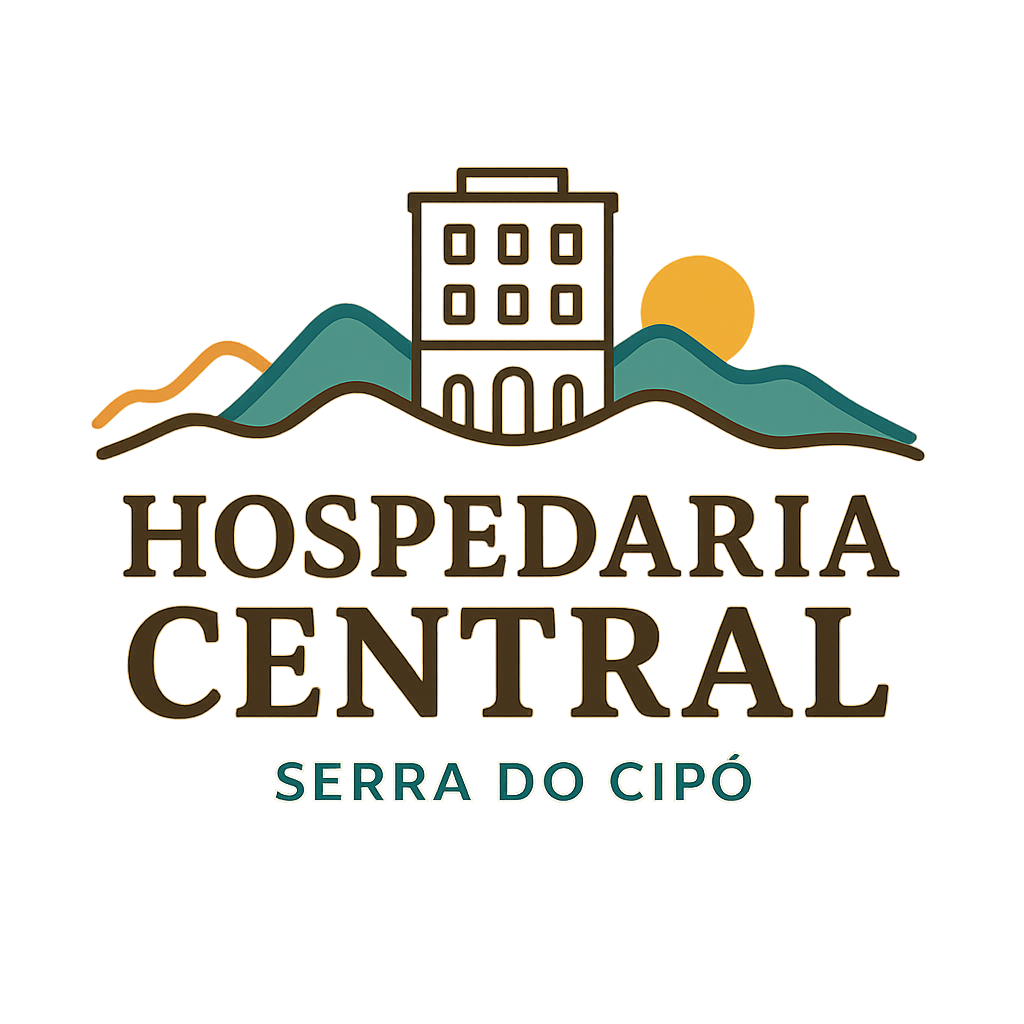 Logo de uma hospedaria chamada Hospedaria Central, com uma ilustração de um prédio e montanhas ao fundo, e o sol se pondo, localizado na Serra do Cipó.