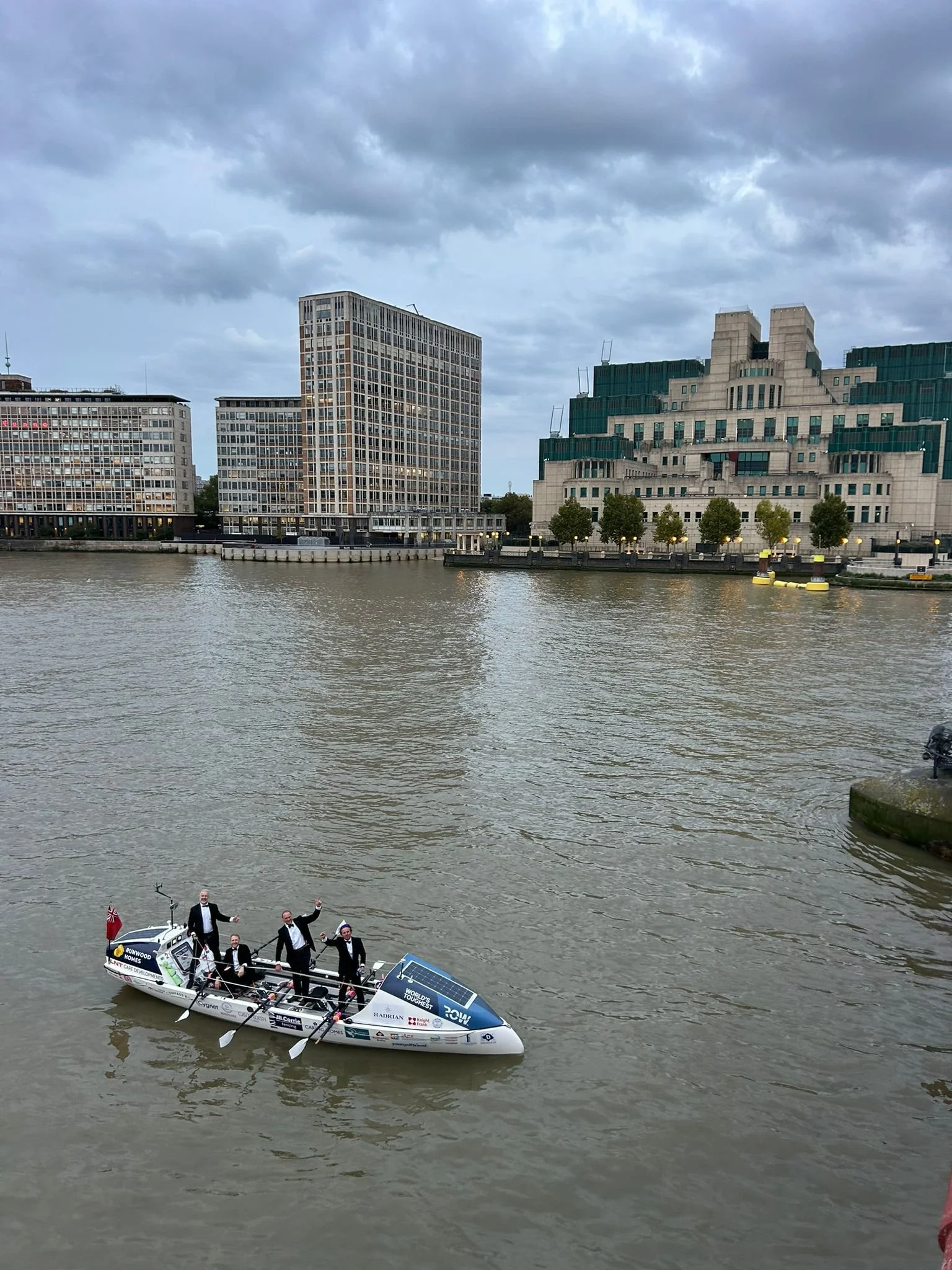 Team Seas Life Rowing along the Thames M15.jpeg