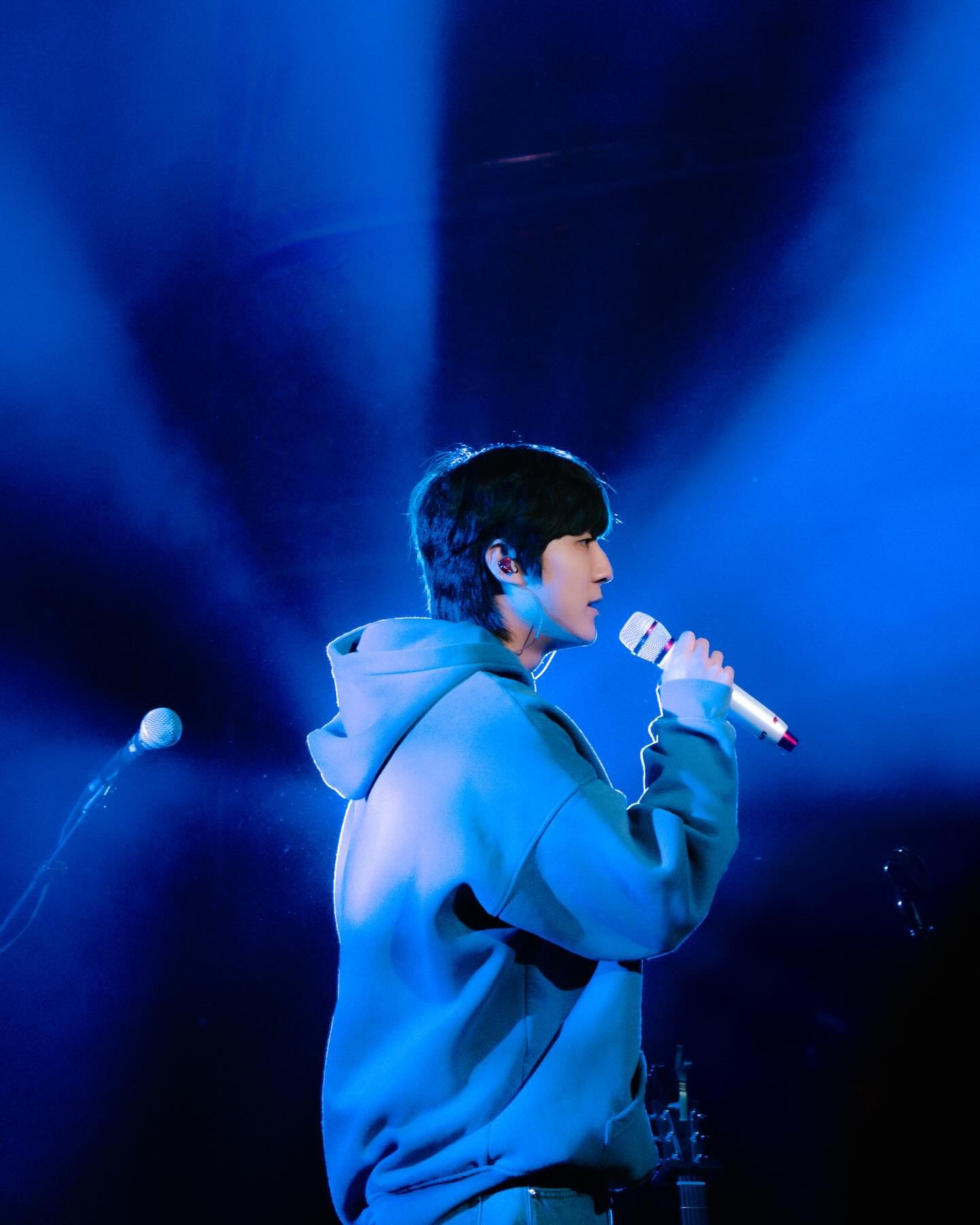 🌵Houston&rsquo;s HOHYUN is redefining indie R&amp;B with vulnerability at the forefront. 🌧️🎶
His latest album Petrichor blends raw emotion, cinematic soundscapes, and Korean American identity. Joined on tour by Sarah Kang, the night felt intimate,