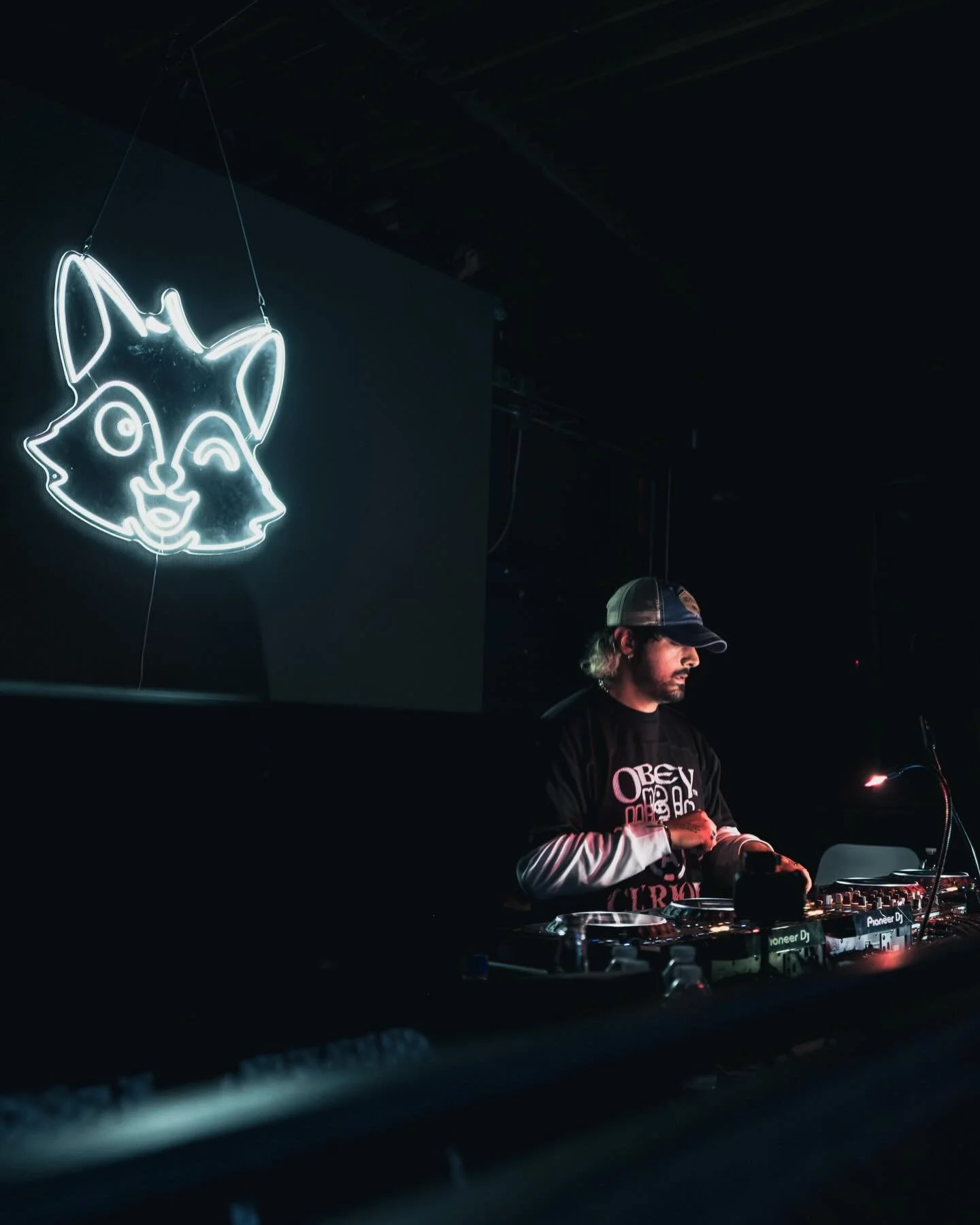 🌵&nbsp;Jai Wolf brought the Club Babu Tour to a sold-out Kingdom Austin, turning the night into a wave of dreamy synths, pulsing beats, and shared motion on the dancefloor. Emotional, electric, and impossible to stand still to! ⚡️🎸

Check out the f