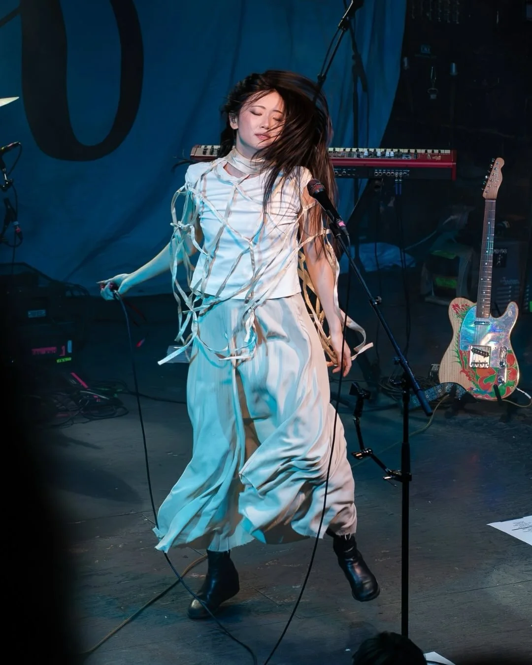 🌵Sarah Kinsley&rsquo;s dreamy vocals had us captivated during her performance in Austin as she brought songs from her latest EP &ldquo;Fleeting&rdquo; to life on stage 🤍

We&rsquo;ve still got the lineup on repeat 🔁&nbsp;✨

Check out the full arti