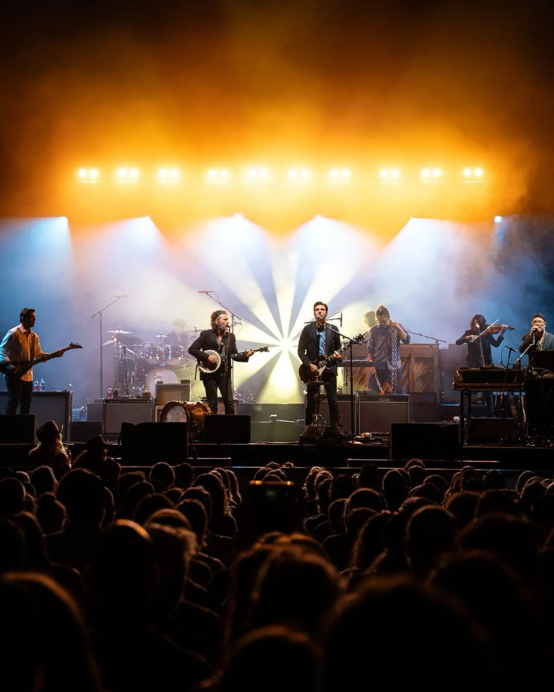 🌵 The Avett Brothers and Mike Patton brought their AVTT/PTTN collaboration to Austin&rsquo;s Moody Center, and the result was a night full of unexpected but unforgettable moments! From banjos and cellos to chains used as percussion, every song felt 
