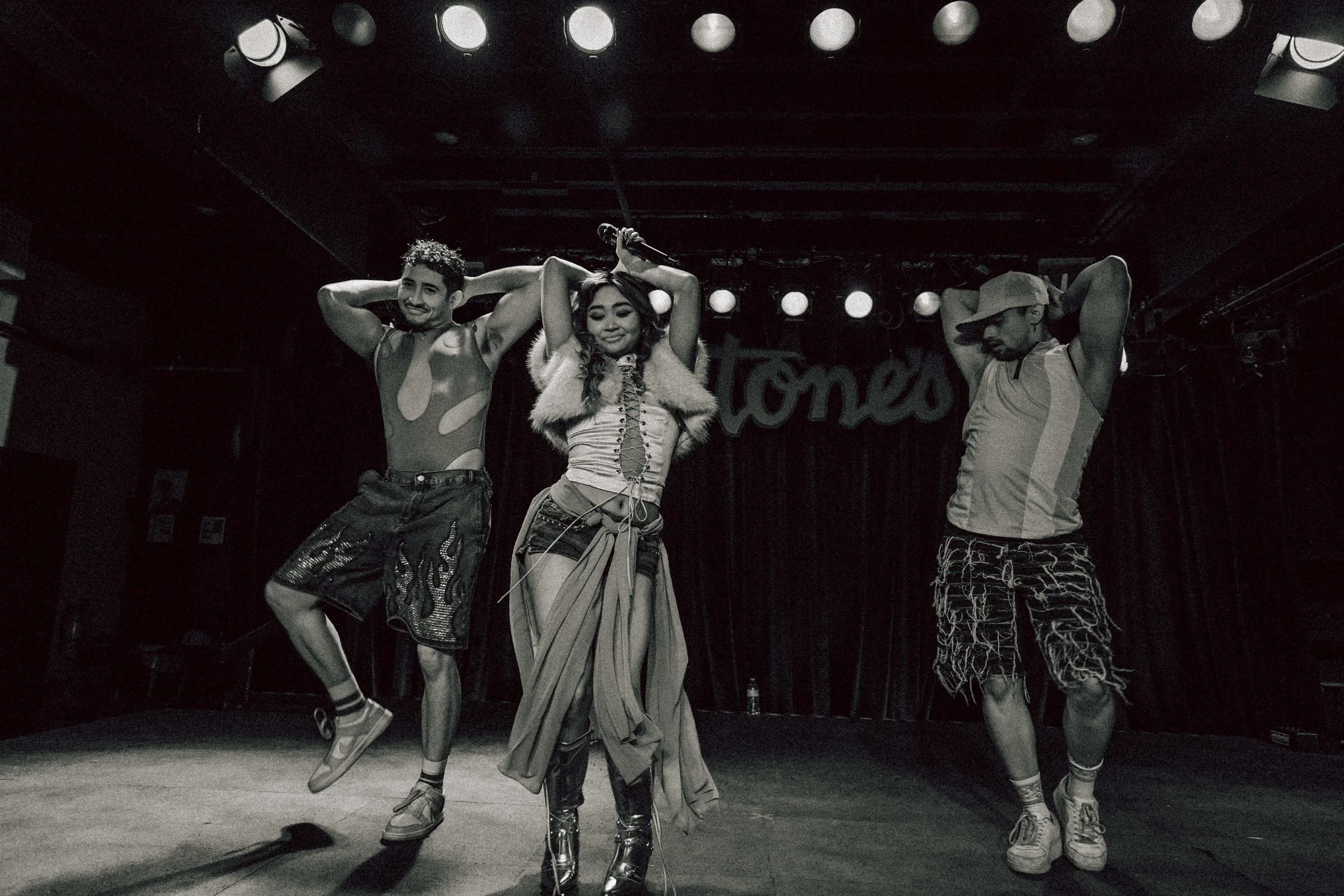 Kisses-198.jpg