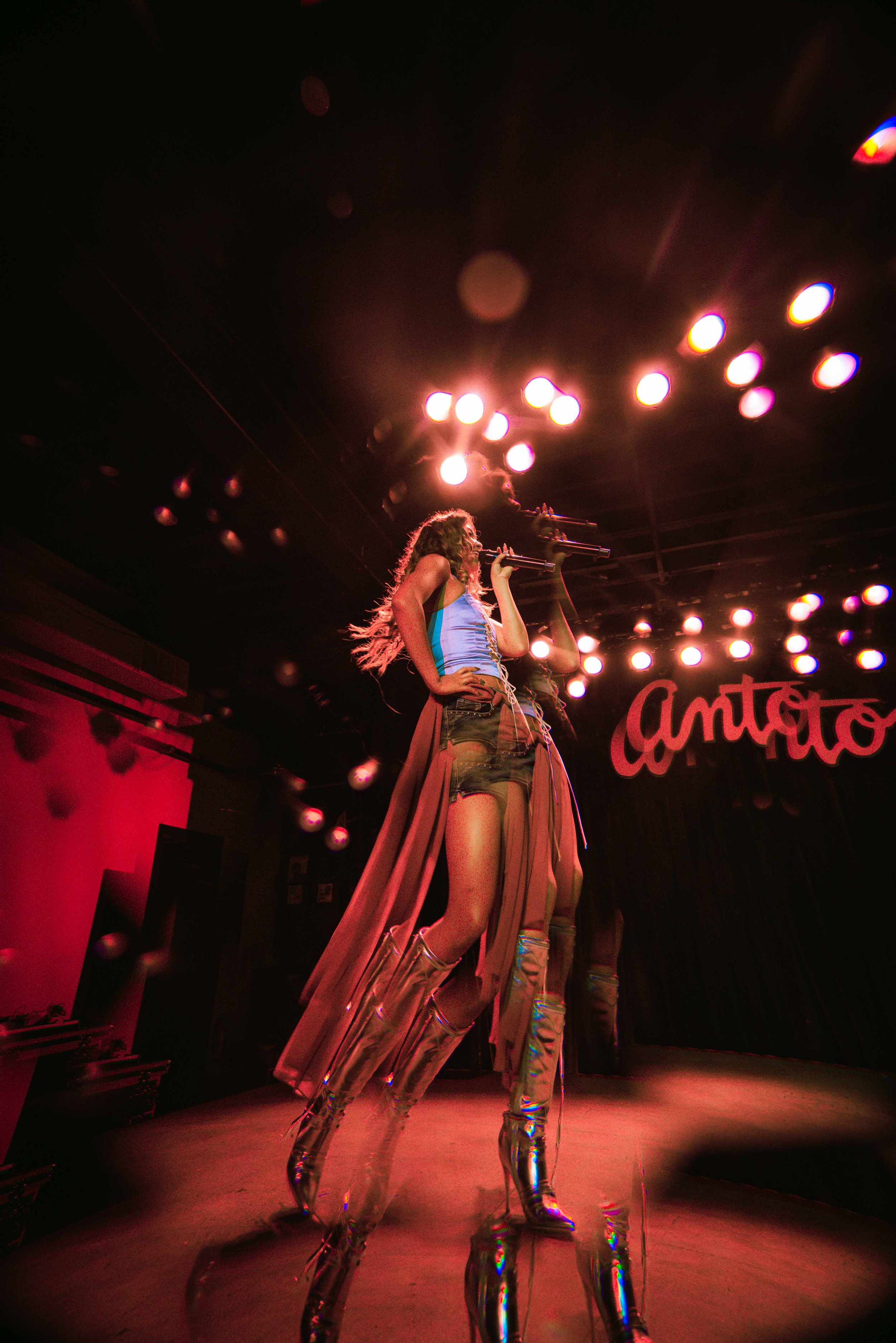 Kisses-212.jpg