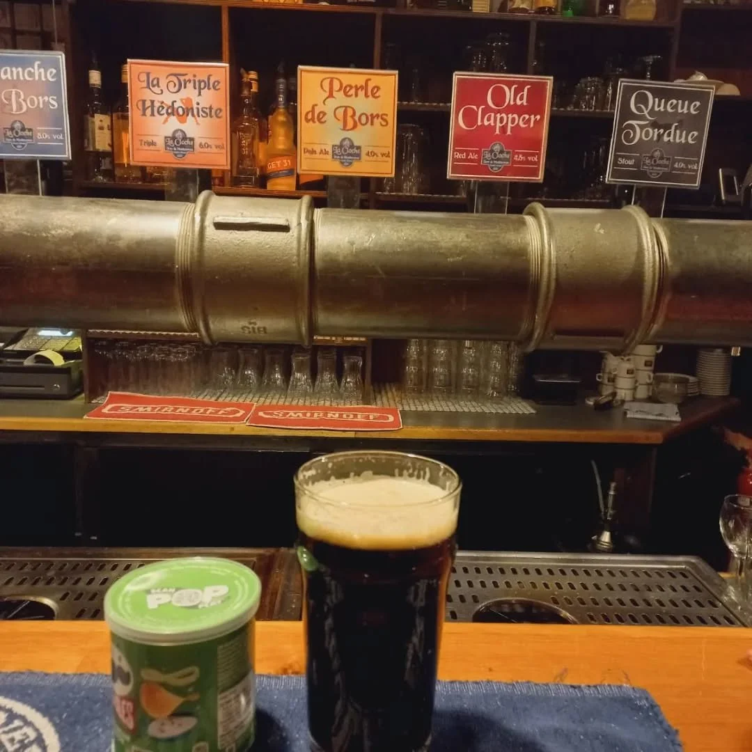 So many great local pubs, bars and restaurants around Rustic Retreat. One of our favourites is La Cloche. Locally brewed beer and always a great playlist. 

Il y a tellement de pubs, bars et restaurants sympas autour de Rustic Retreat. Un de nos pr&e