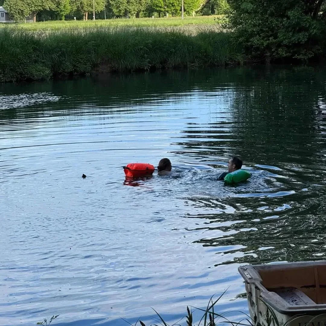 Meet Jean Claude / Cookie the little duckling who followed us for a 1km swim down the river and even got out with us too.

#GoNicePlacesDoGoodThings #riverswim #wildswimming #coldwater