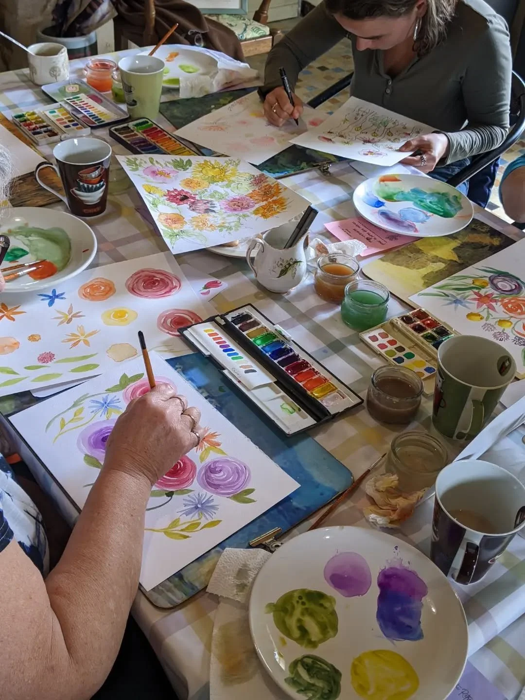De magnifiques fleurs &agrave; l'aquarelle, aux contours flous. Les participants ont fait un travail remarquable.

Beautiful loose watercolour flowers. The participants did a beautiful job. 

#art #fleurs #flowers