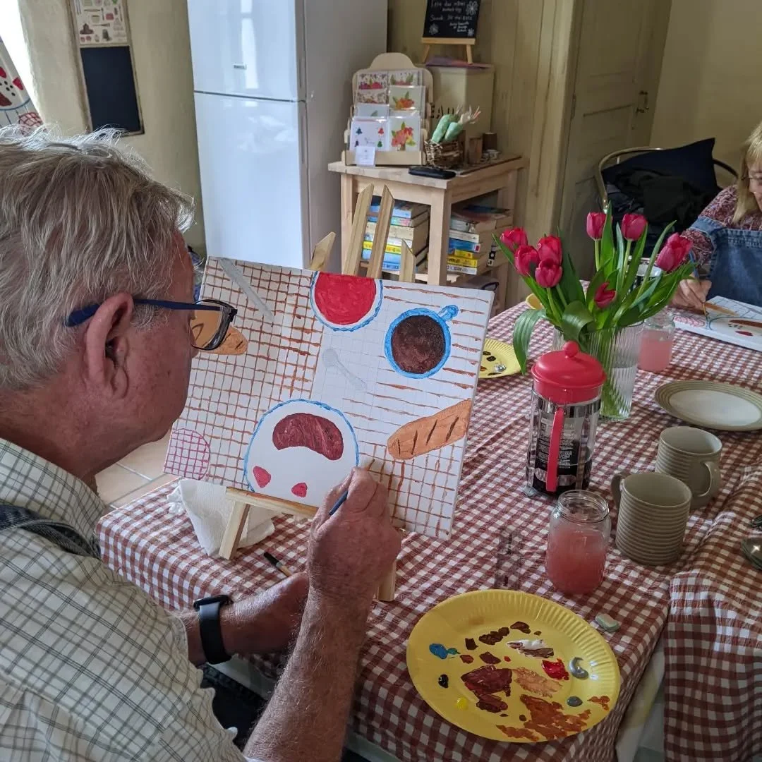 Un atelier Paint and Sip inspir&eacute; du petit-d&eacute;jeuner fran&ccedil;ais.

A Sunday morning Paint and Sip inspired by a French breakfast.