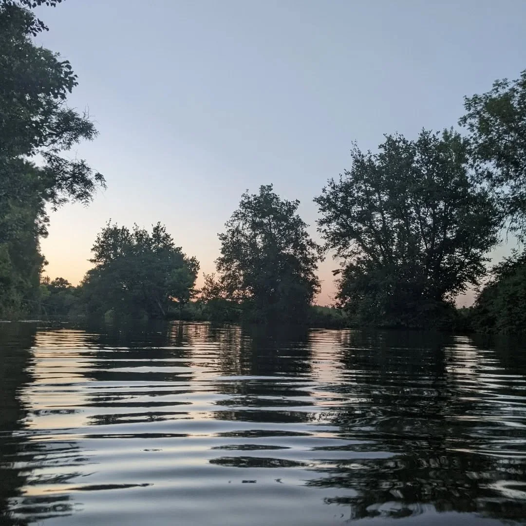 Sunset swims after a hot day. 

Baignade au coucher du soleil apr&egrave;s une chaude journ&eacute;e.