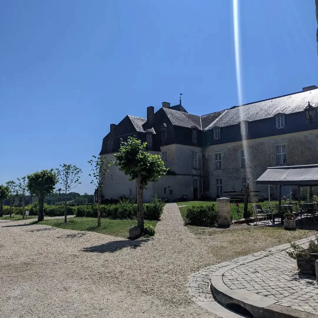 Je recommande vivement la visite du ch&acirc;teau de Chalais. Nous avons fait une visite historique fantastique, avec un guide parfait.

Highly recommend a tour of Chalais Castle. We had a fantastic historical tour, with a perfect guide.
