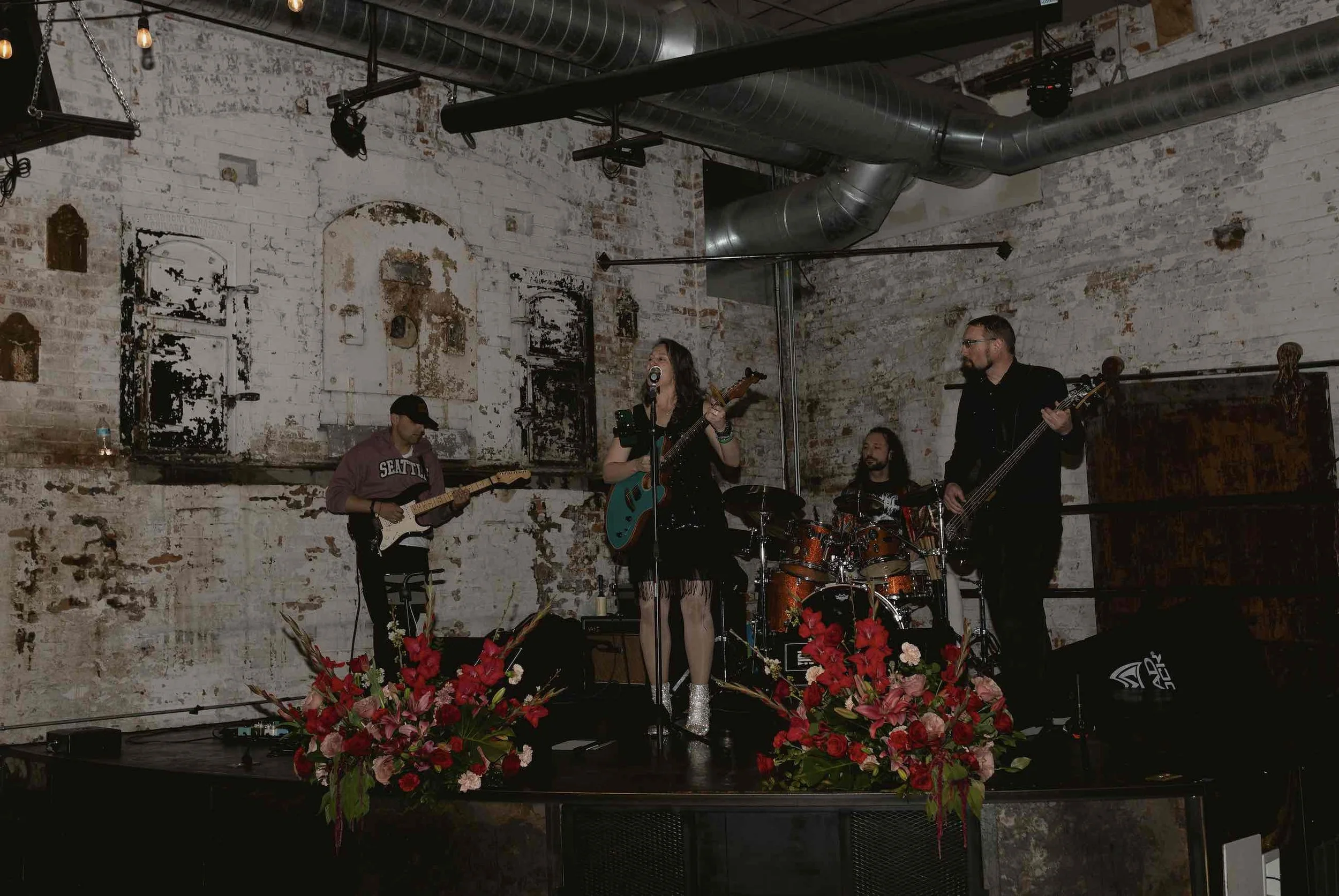 Live music was provided by Madrona Hollow. This photo also features floral arrangements by Sprig & Thorn. PC: Anna Copley Photography