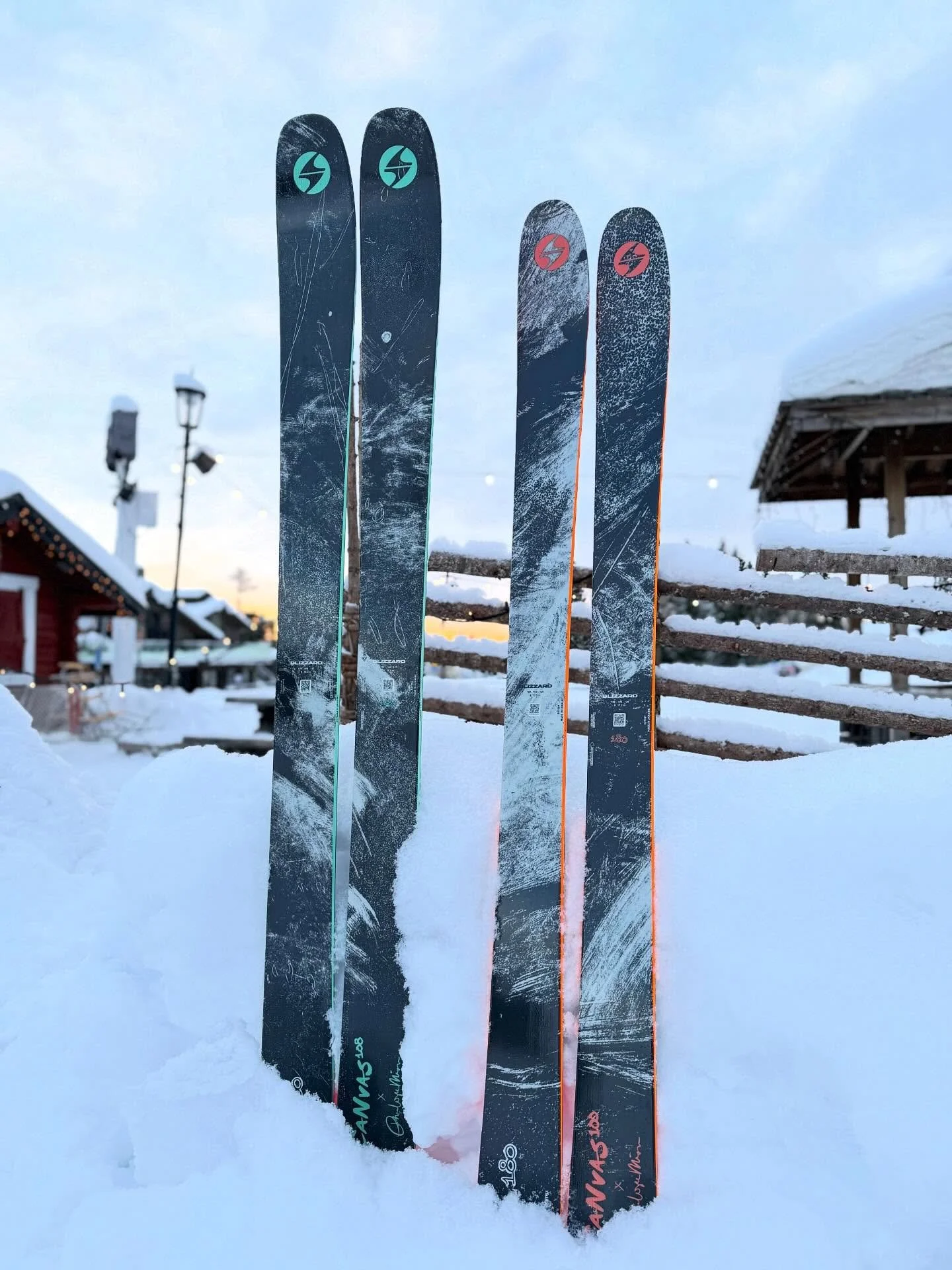 Blizzard Canvas 100 &amp; 108 🎨

N&auml;sta s&auml;songs stora skidnyhet finns nu p&aring; early-release hos oss, i 100 eller 108-bredd.

Skidorna f&ouml;r dig som vill kunna fri&aring;ka &ouml;ver hela berget, vare sig du vill surfa pudersn&ouml; m